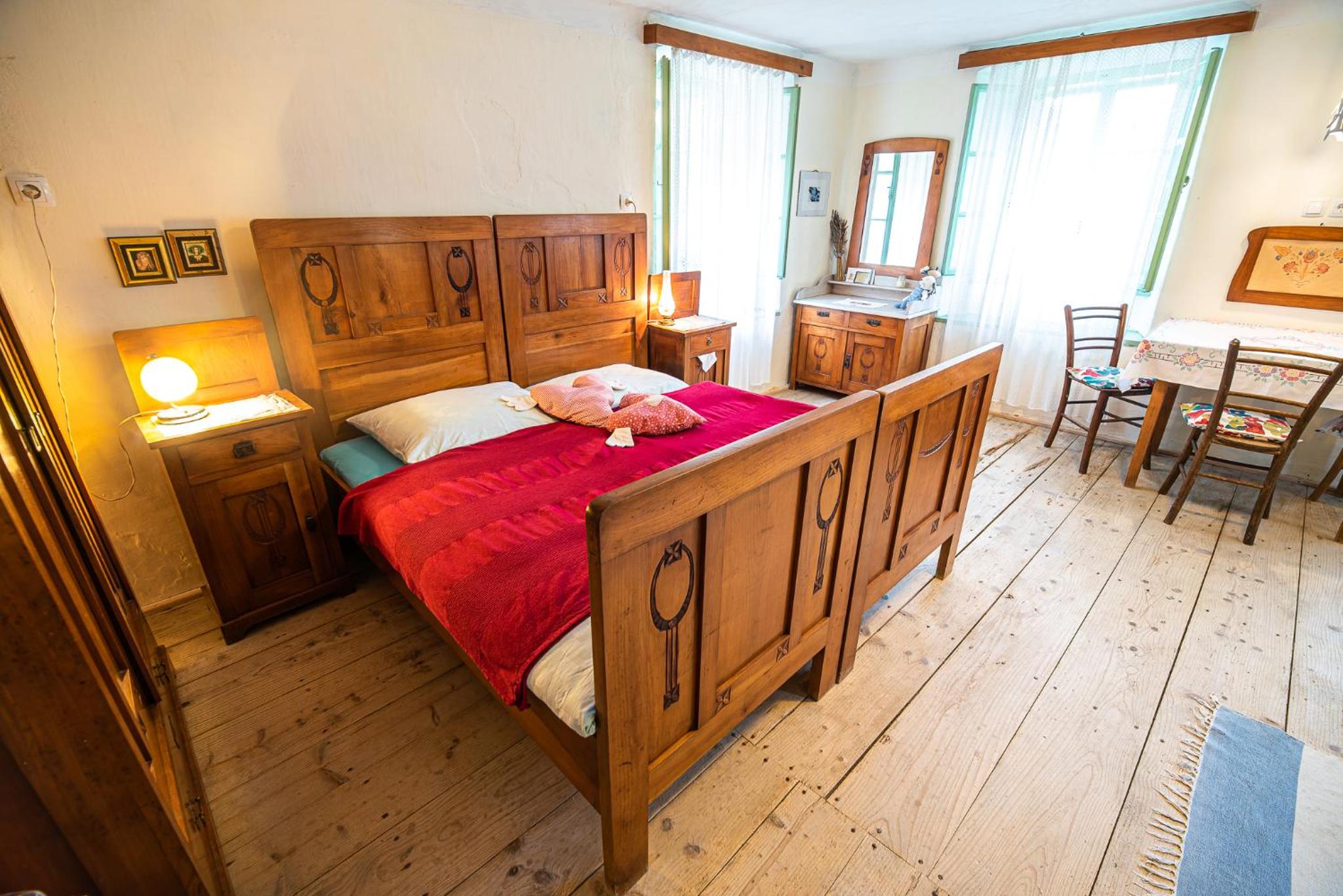 Two-Bedroom House - Photo 18
