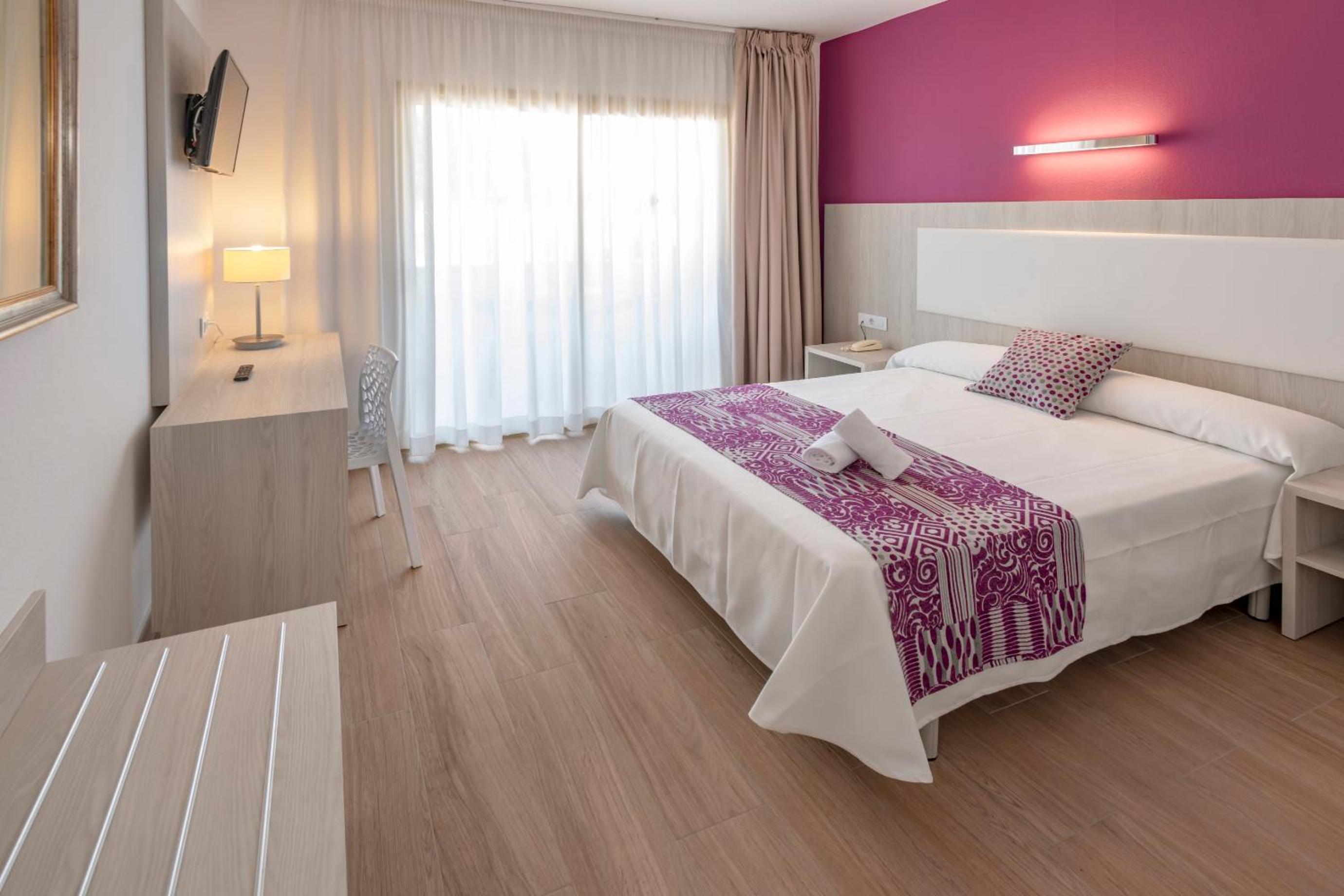 Habitación Triple Estándar (2 Adultos + 1 Niño)