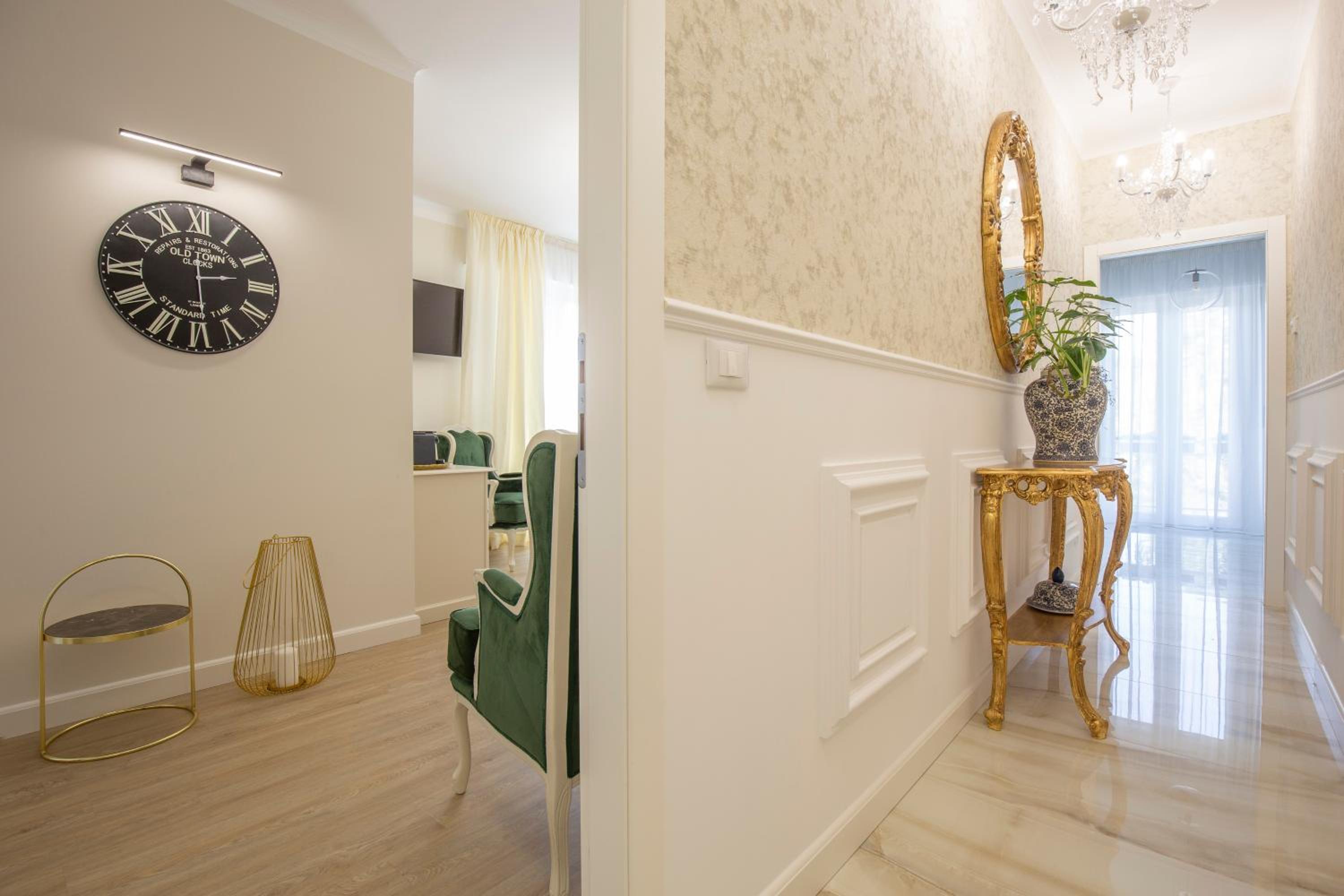 Two-Bedroom Apartment - Photo 16