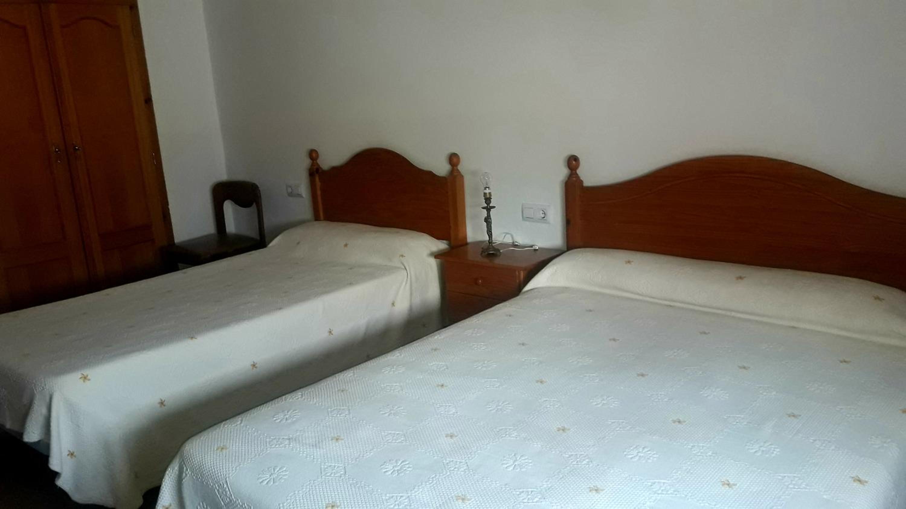 Basic Triple Room photo 2
