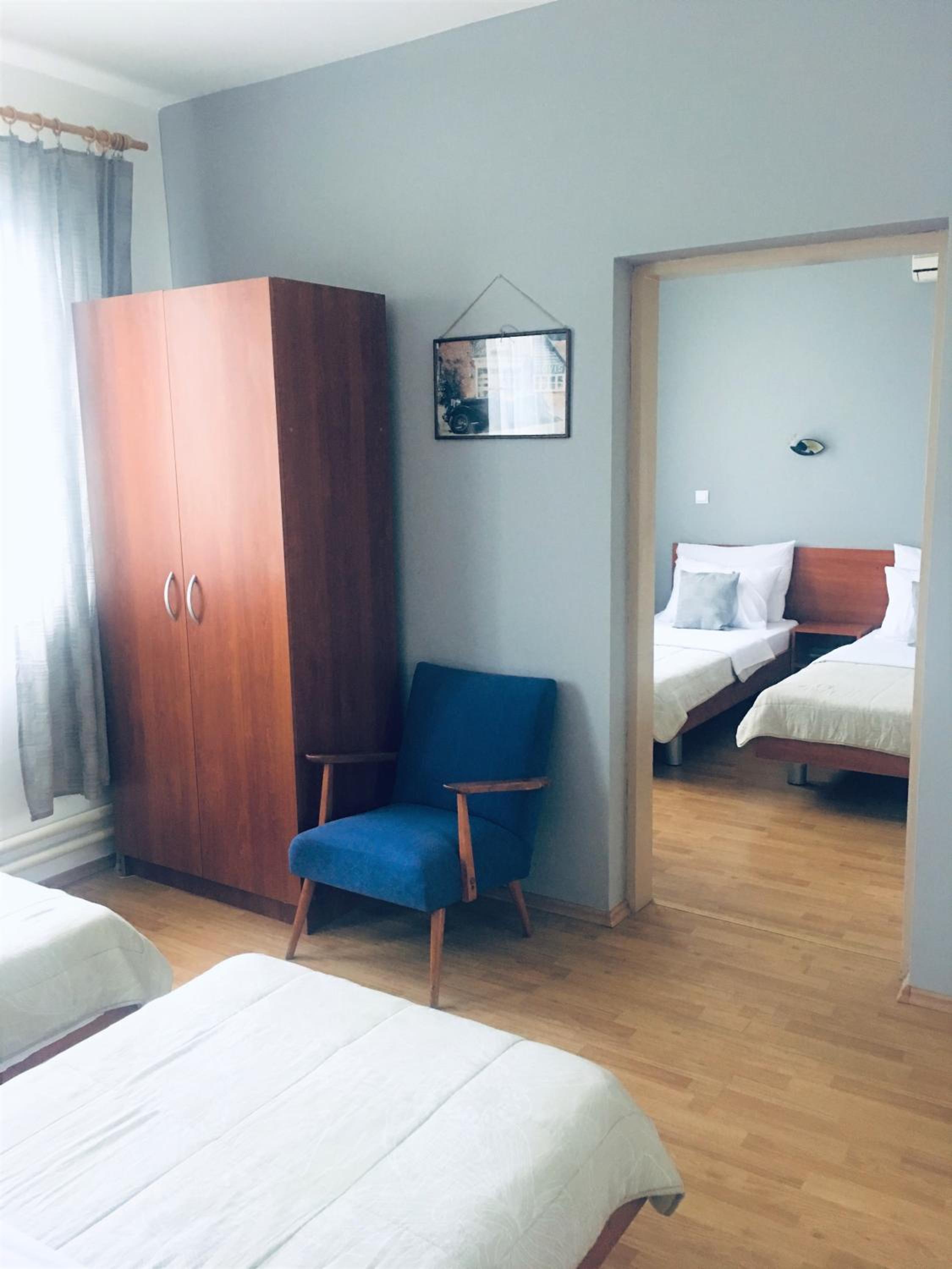 Quadruple Room with Private Bathroom photo 2
