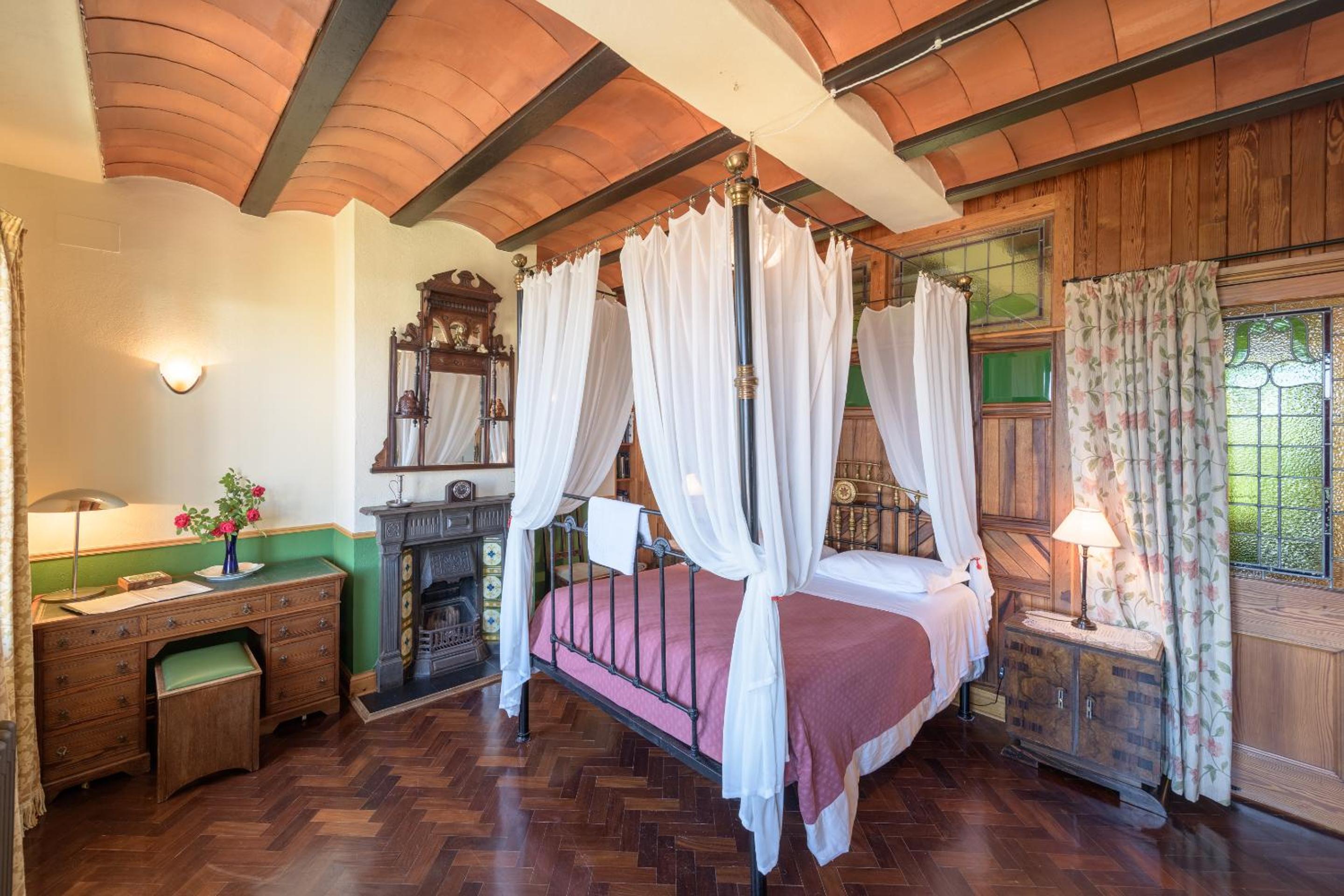 Seven-Bedroom House photo 2