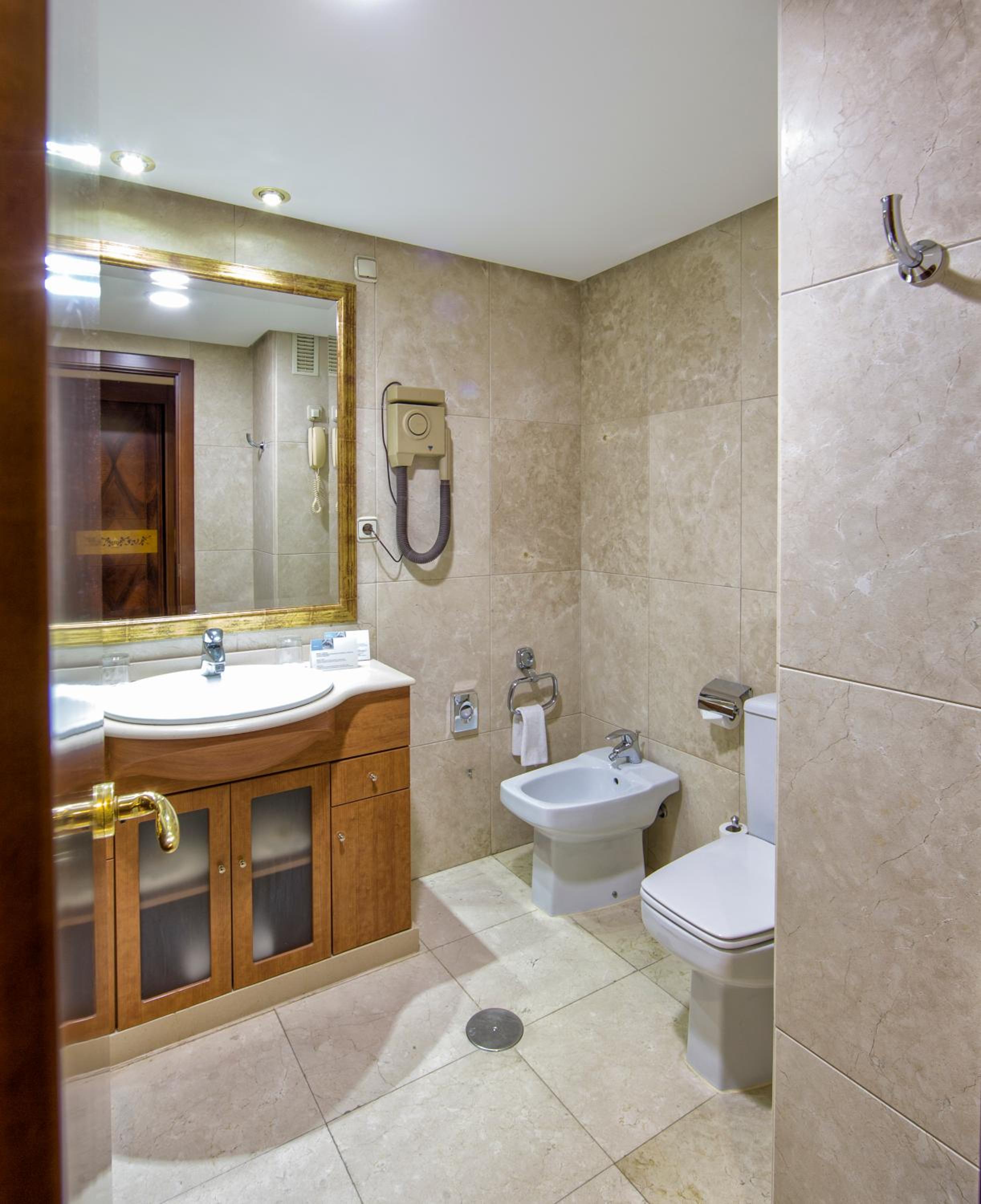 Double or Twin Room - Photo 29