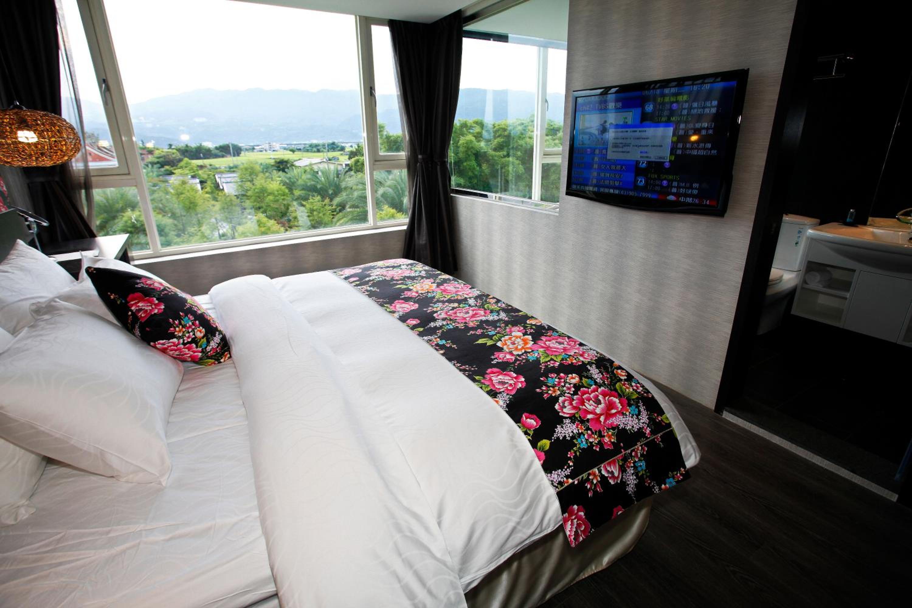 Deluxe Double Room with Mountain View photo 3