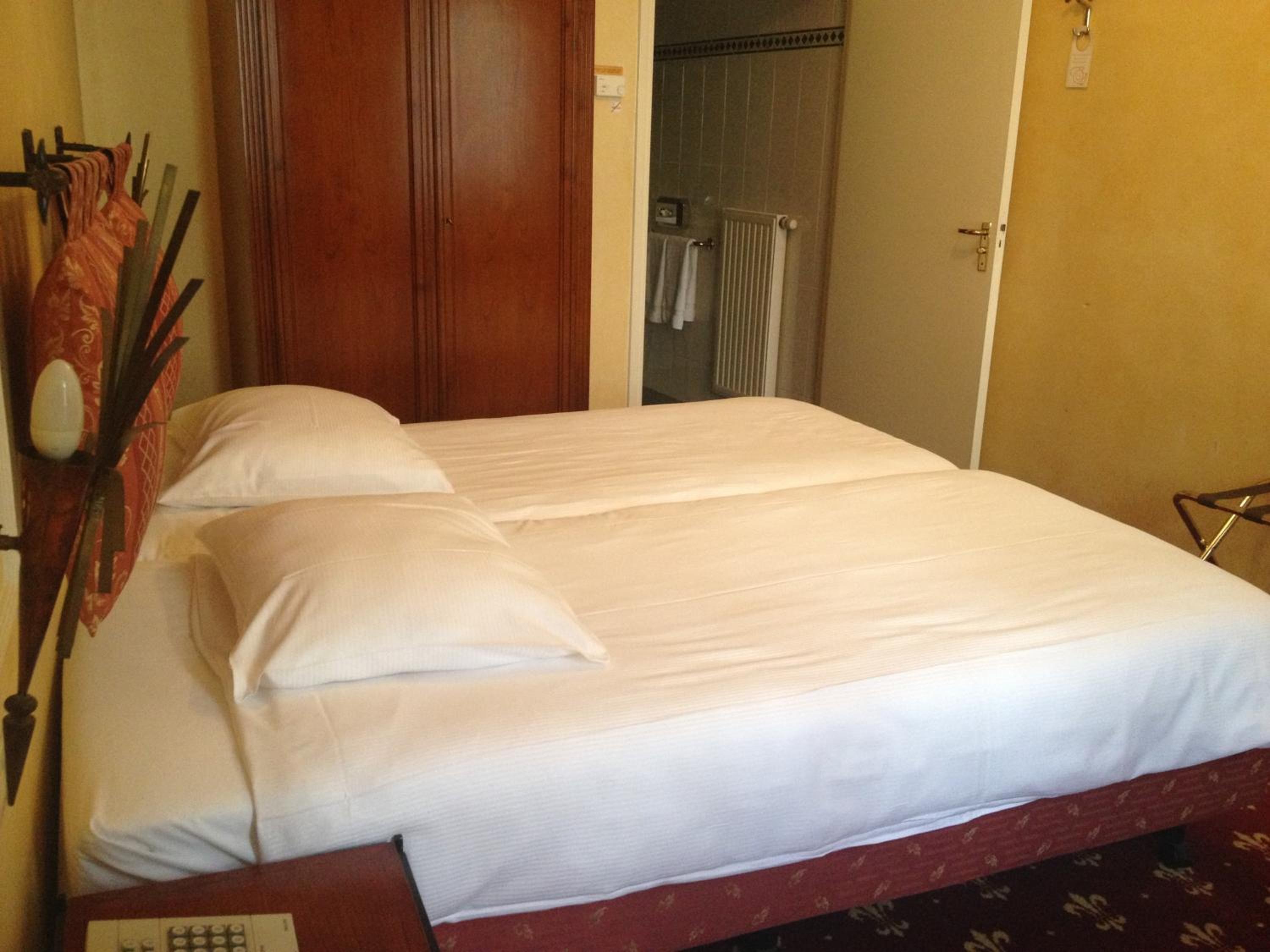 Standard Double Room photo 3