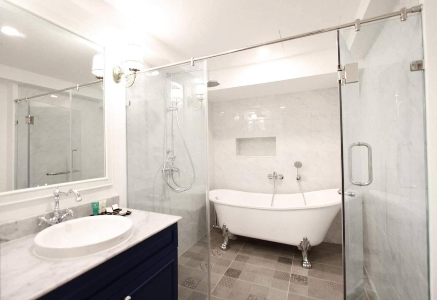 Deluxe Double Room - Photo 10