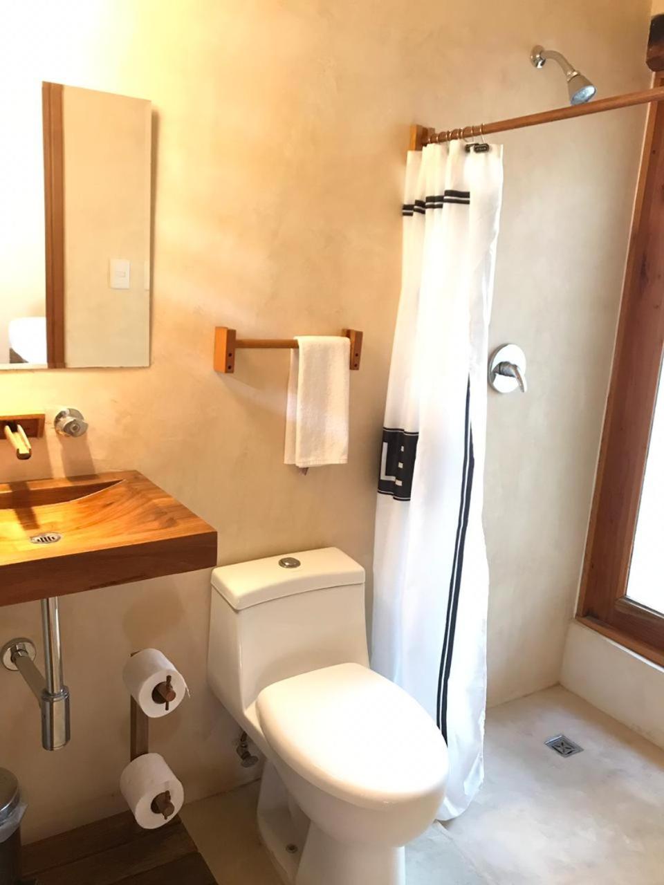 Double Room with Balcony - Photo 4