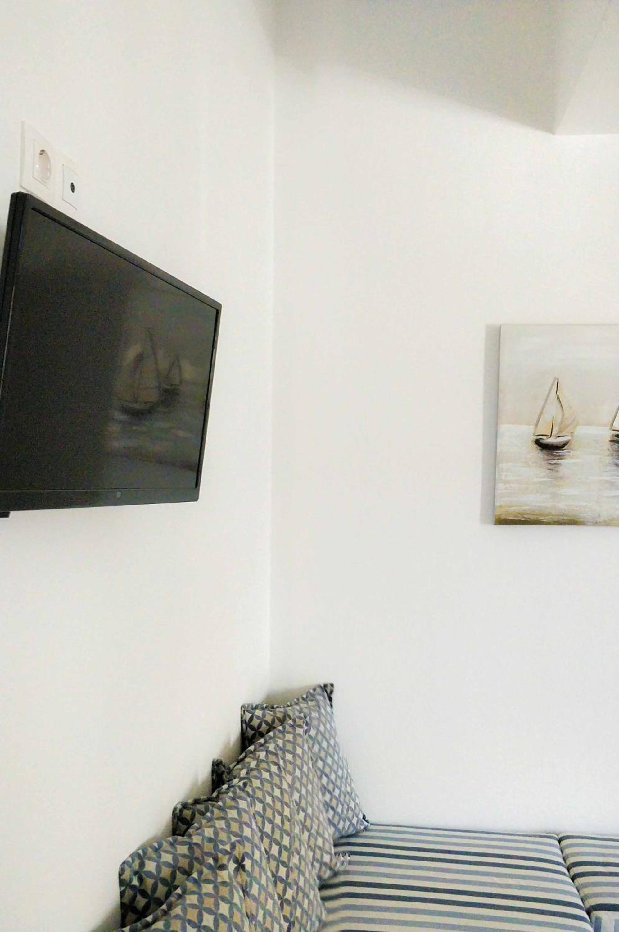 Studio Apartment - Photo 18