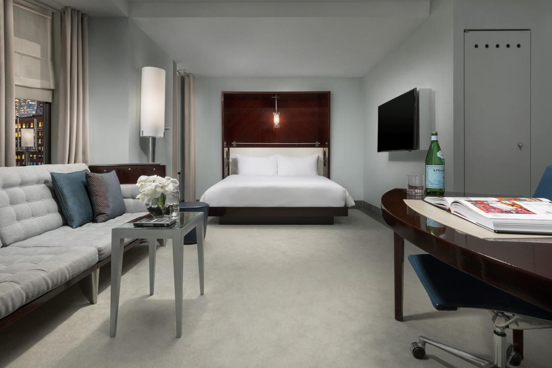 Deluxe Queen Room
