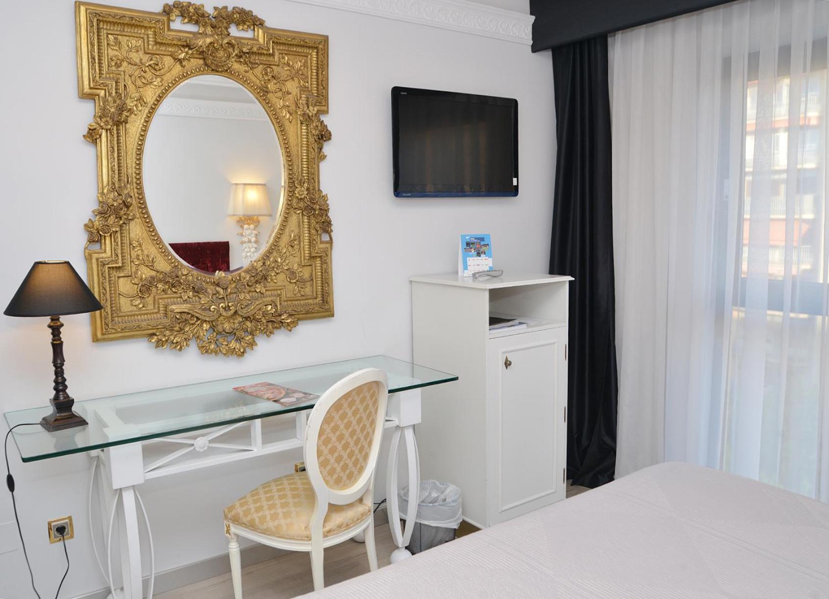 Twin Room - Photo 9