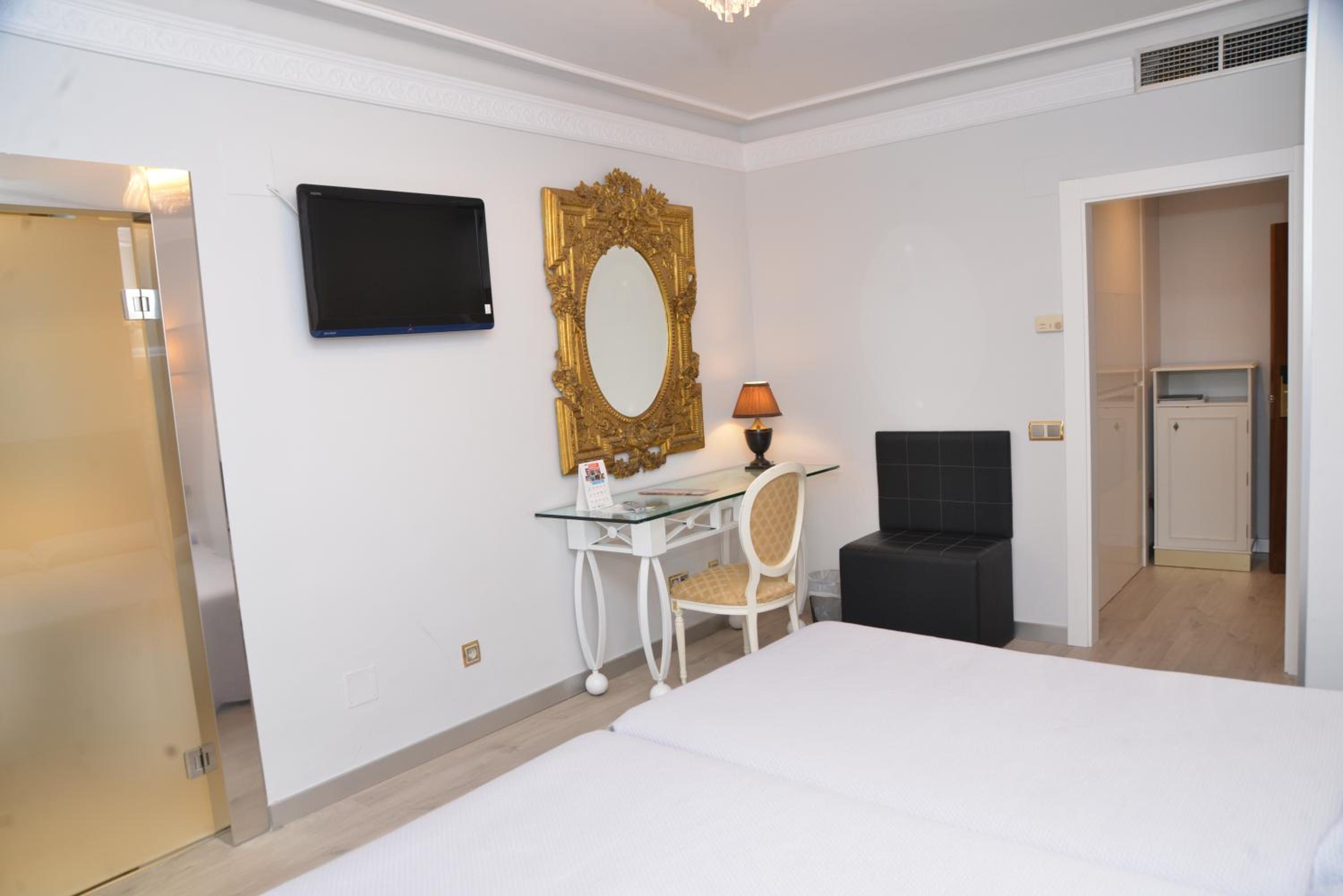 Twin Room - Photo 6