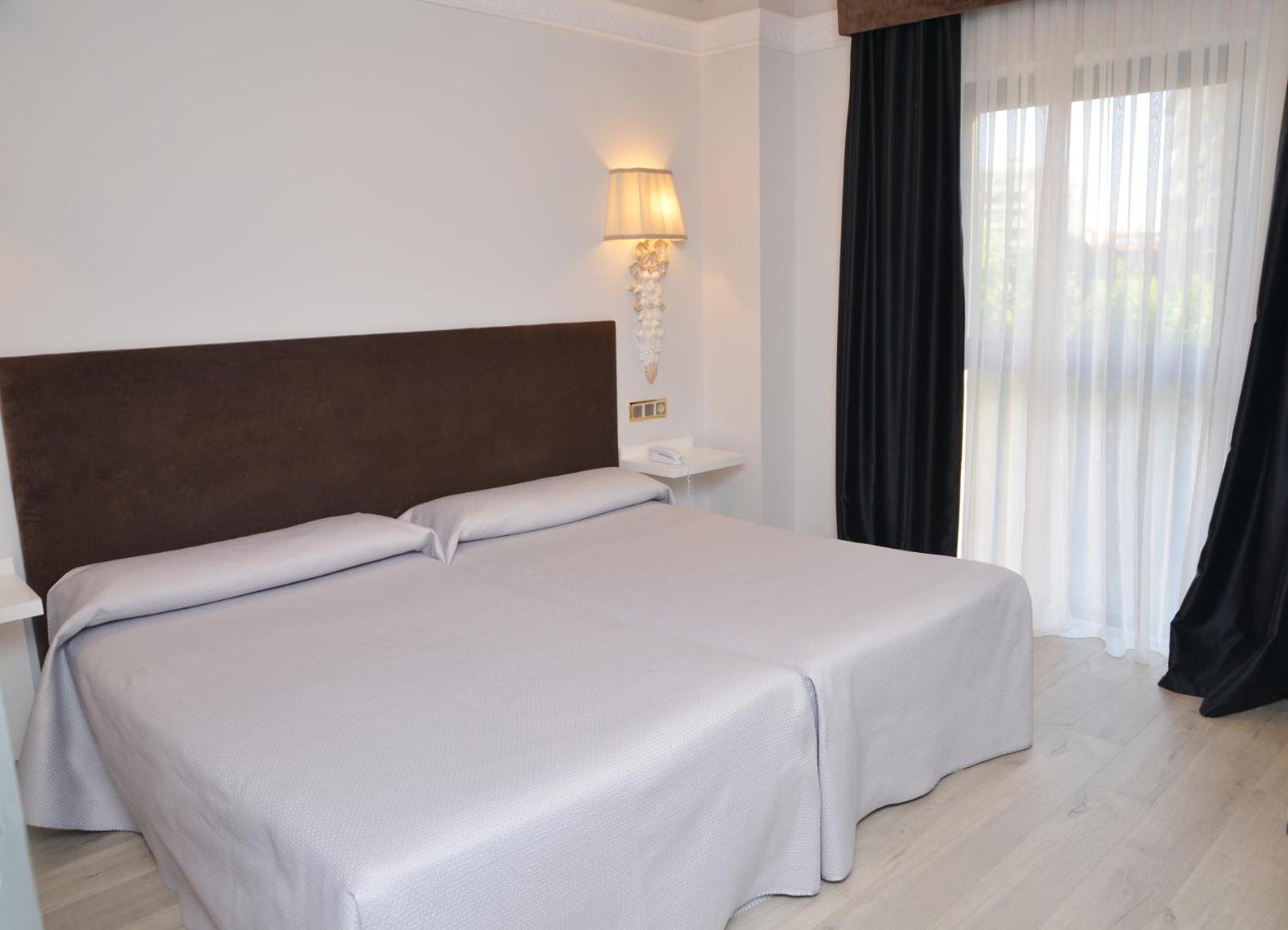 Twin Room - Photo 7