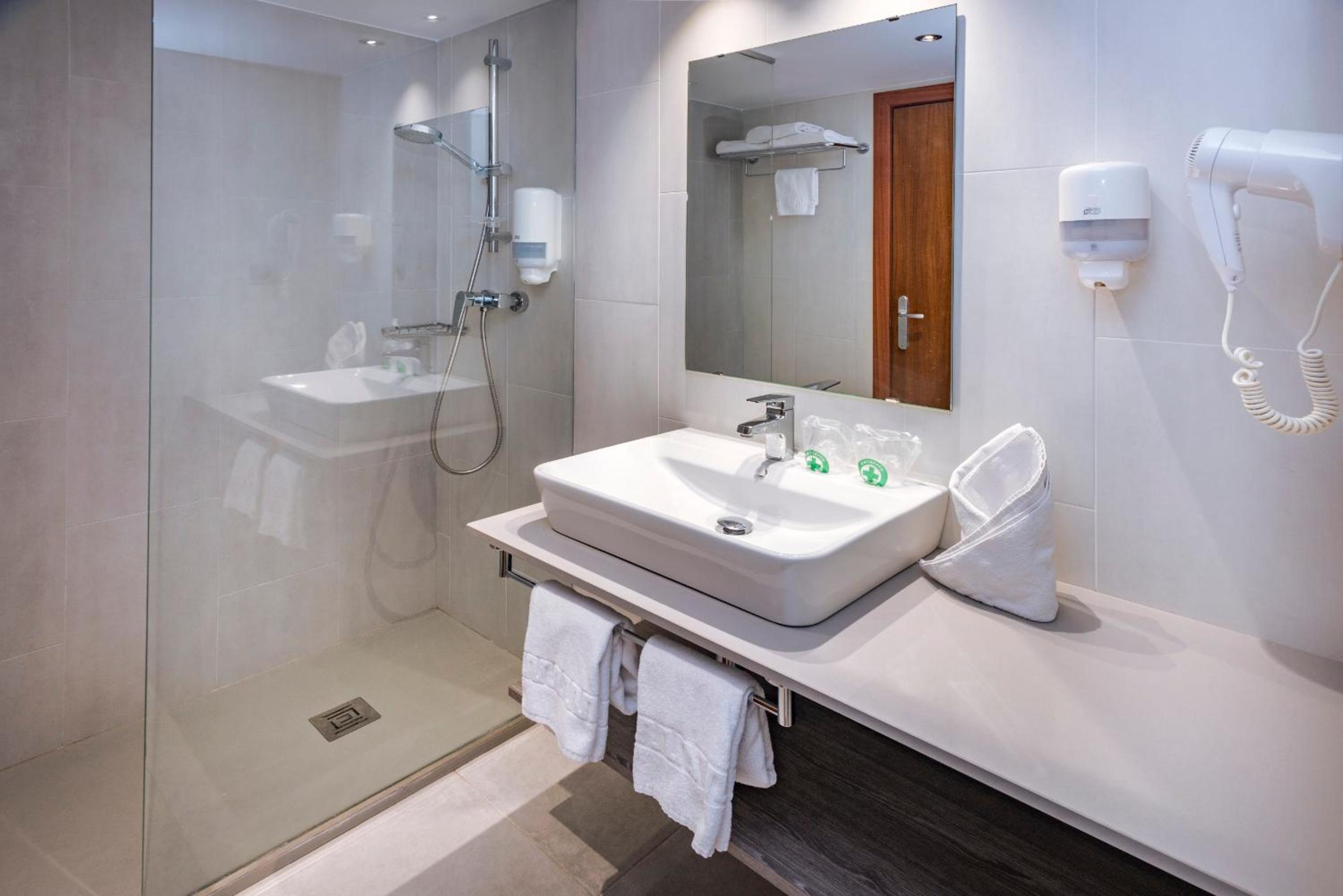 Double Room with Sea View (2 Adults) - Photo 3