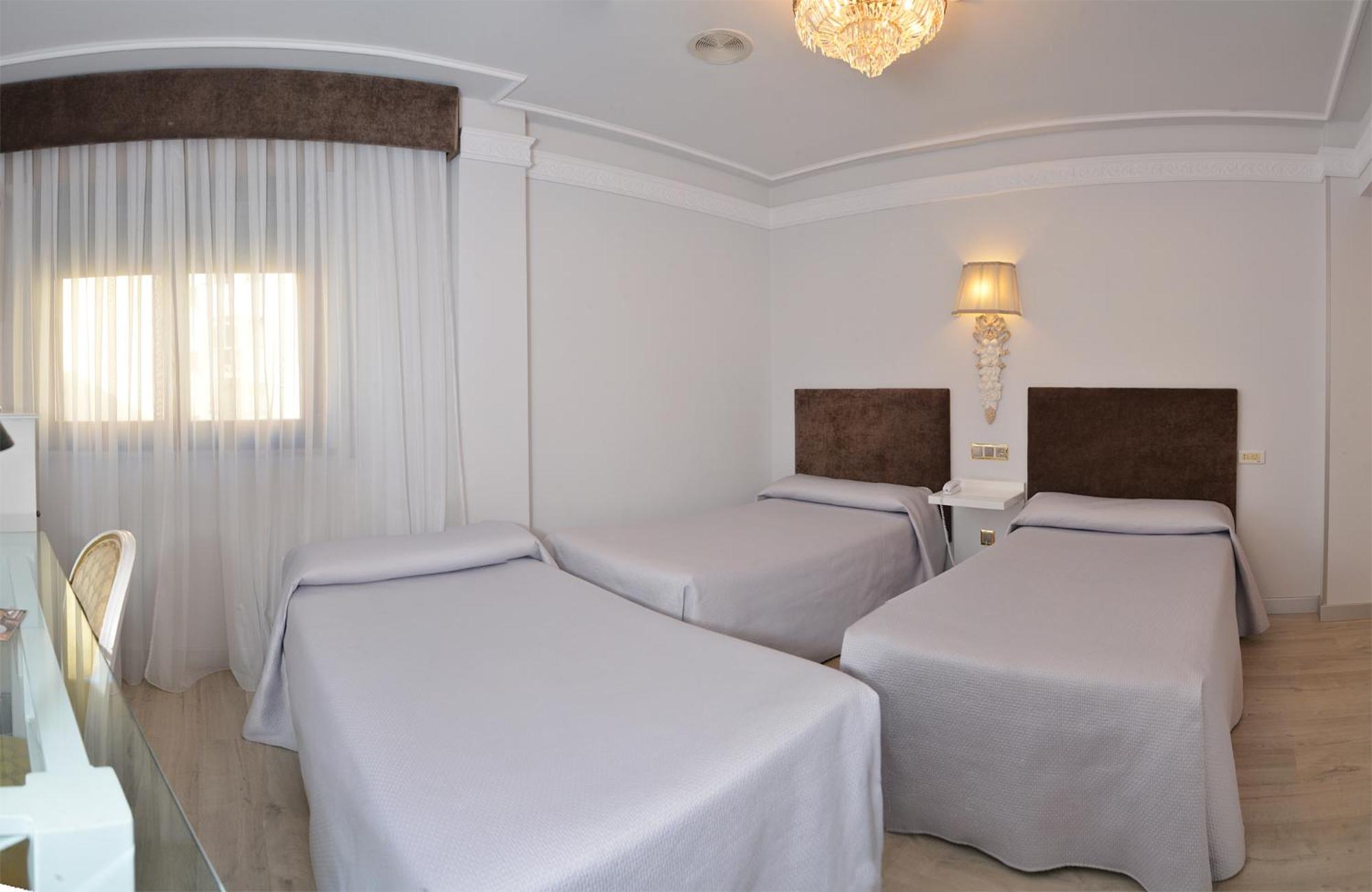 Triple Room with 3 beds  - Photo 1