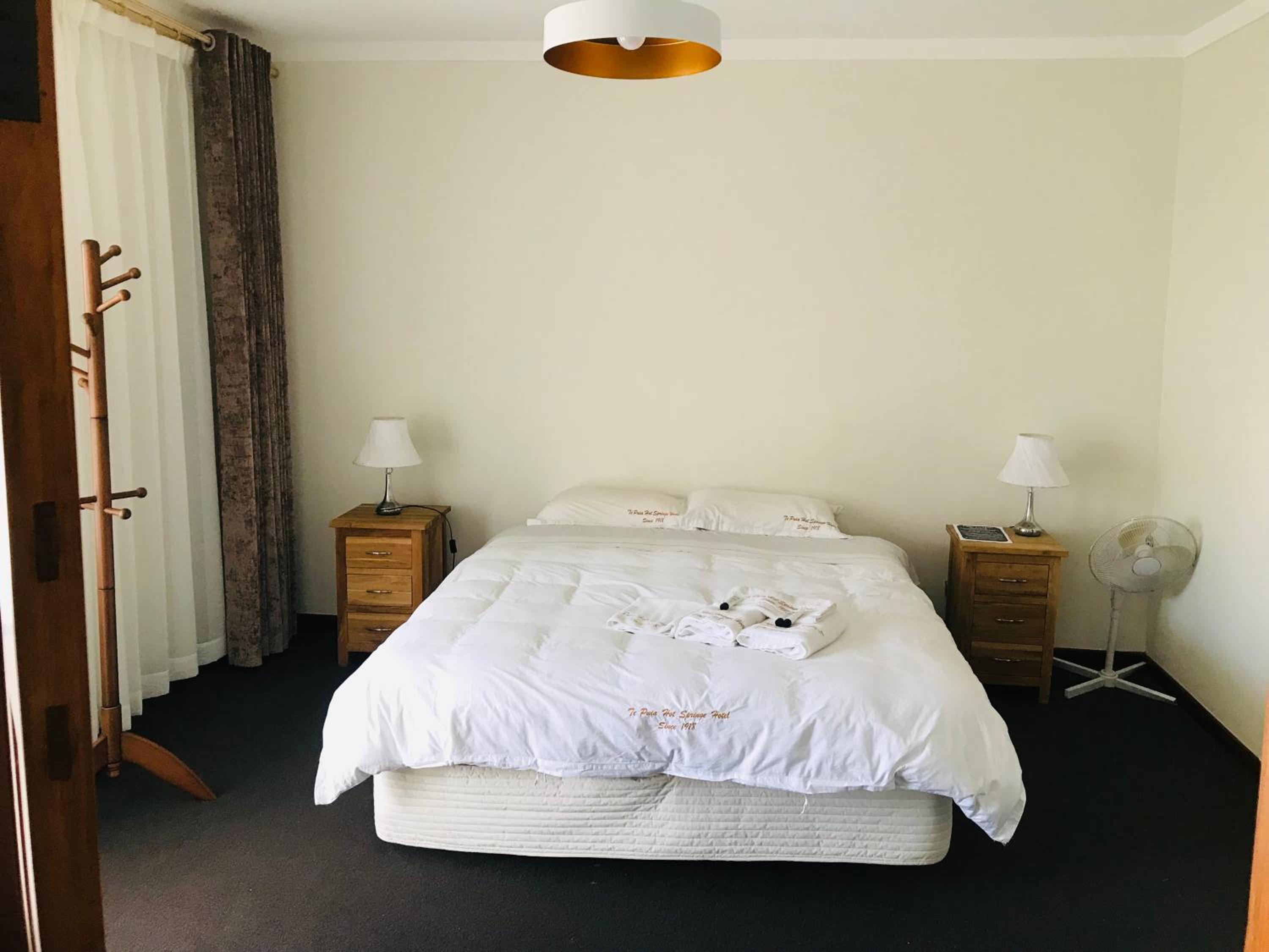 Queen Room with Balcony - Photo 2