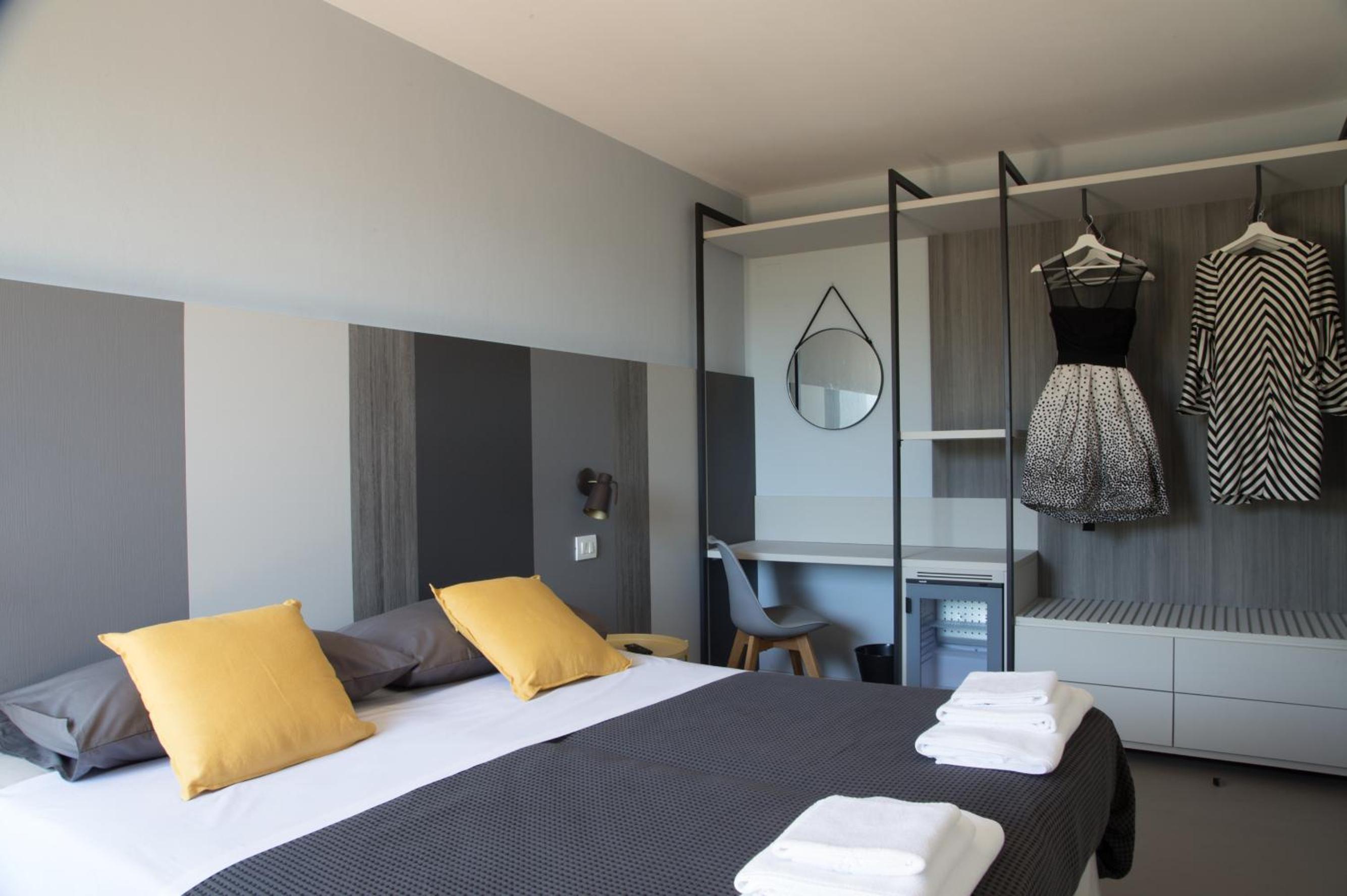 Twin Room with Balcony - Photo 2