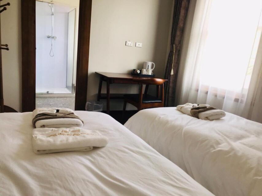 Twin Room with Bathroom - Photo 4