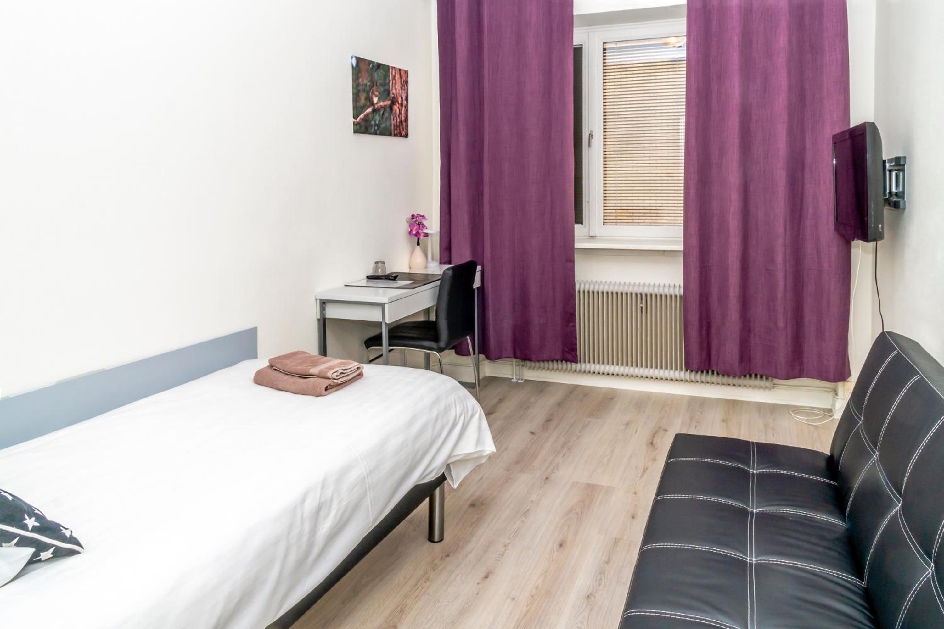 Single Room with Sofa Bed photo 3