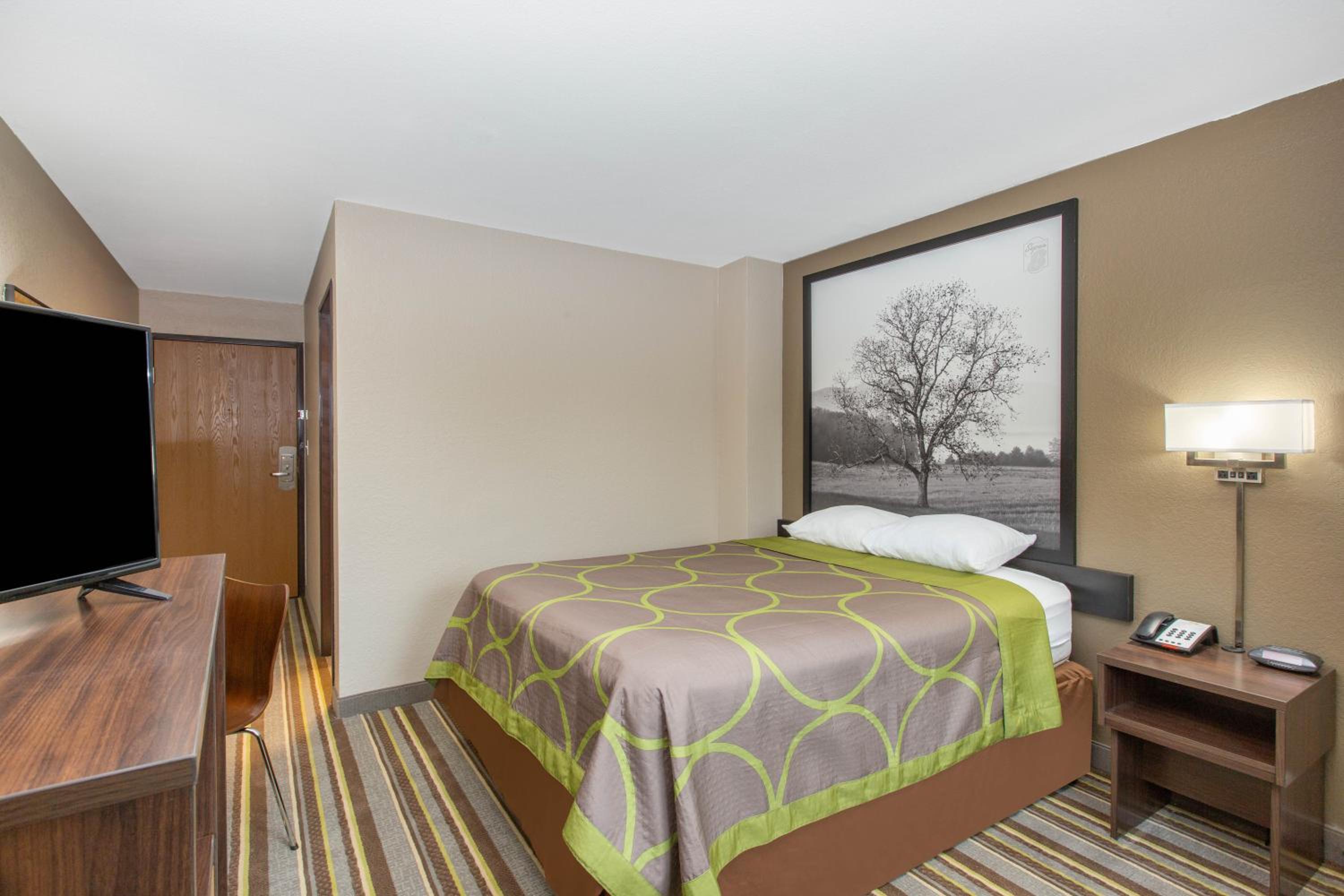 Queen Room - Disability Access/Non-Smoking - Photo 2