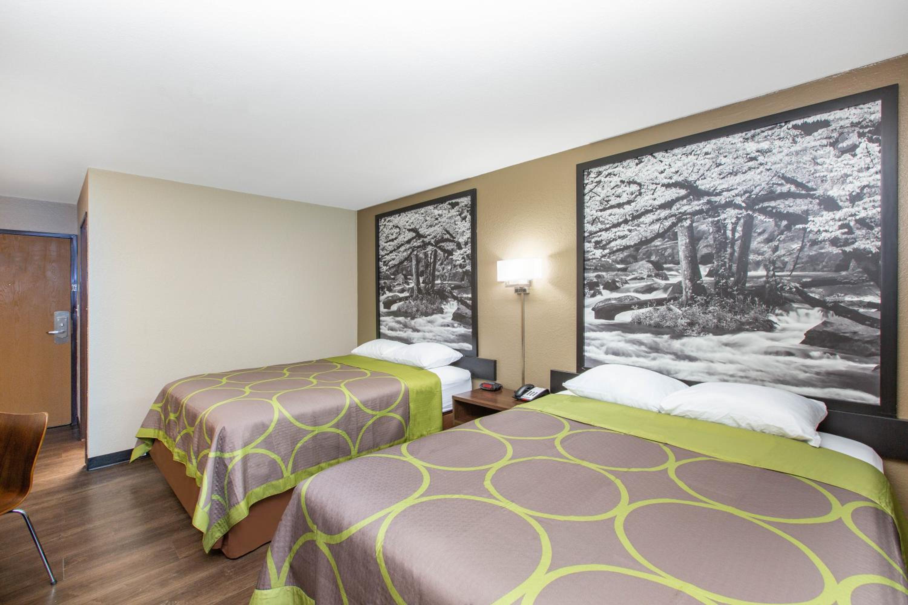 Queen Room with Two Queen Beds - Non-Smoking - Photo 1