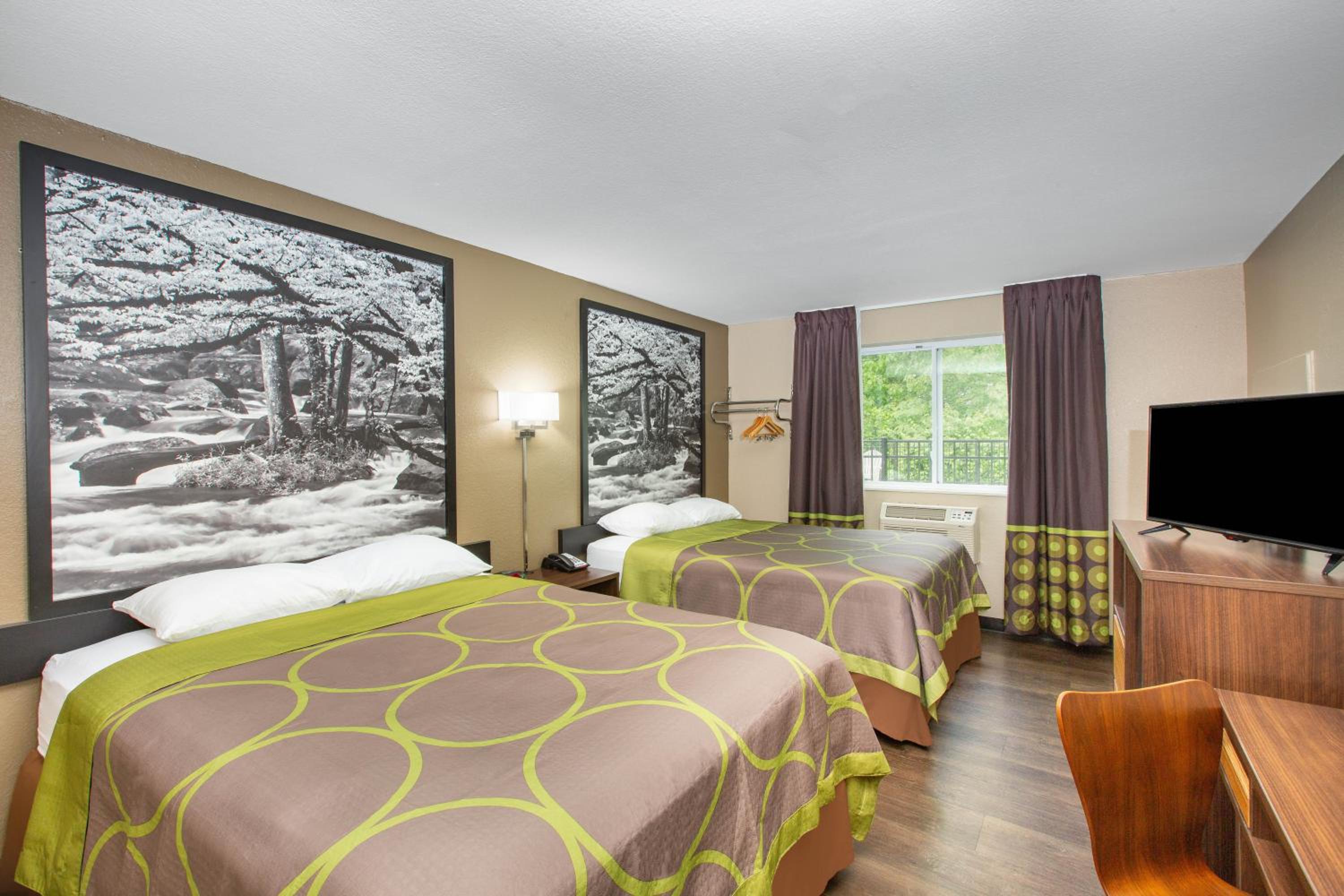 Queen Room with Two Queen Beds - Non-Smoking - Photo 3