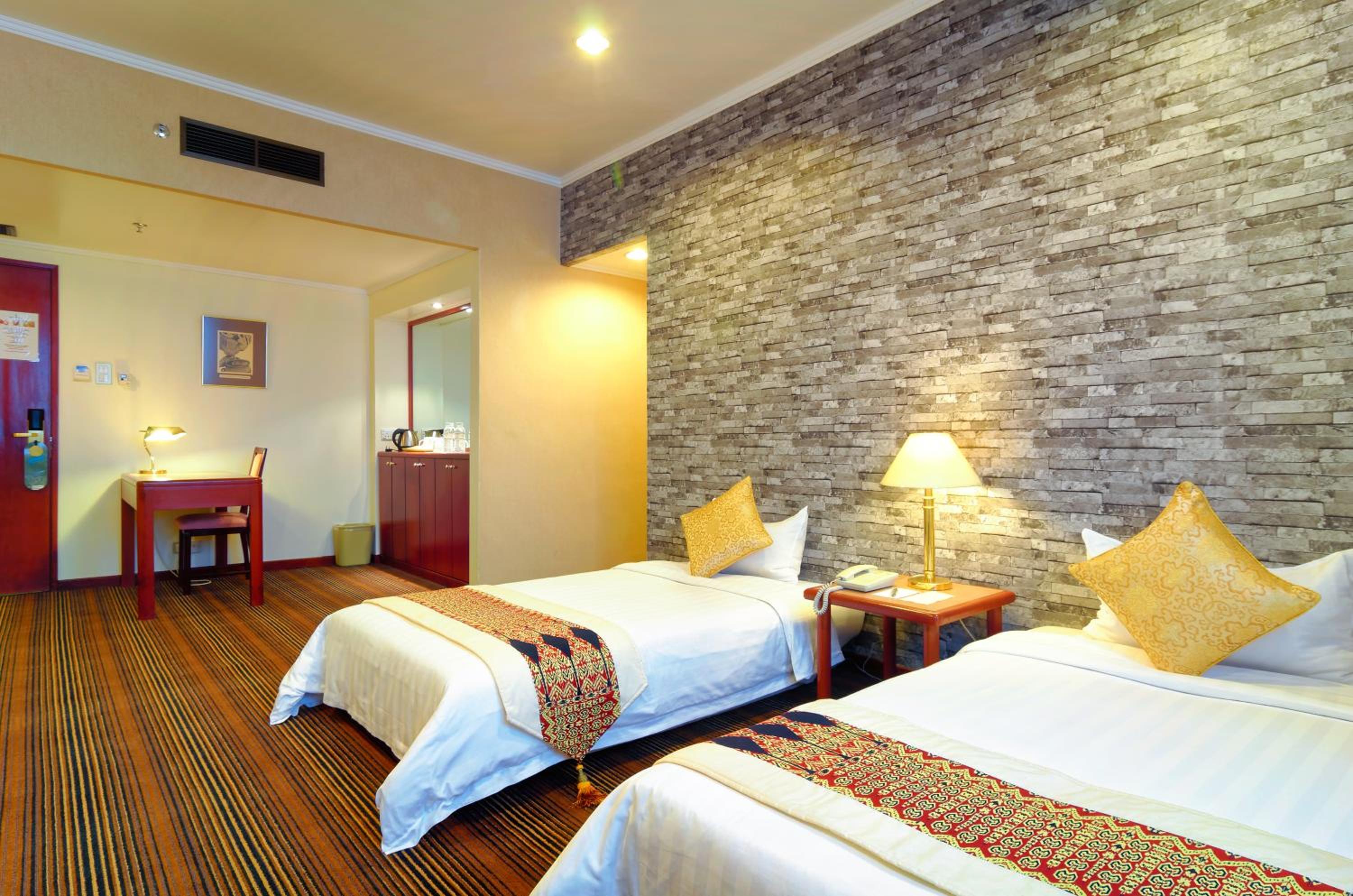 Deluxe Twin Room with City View