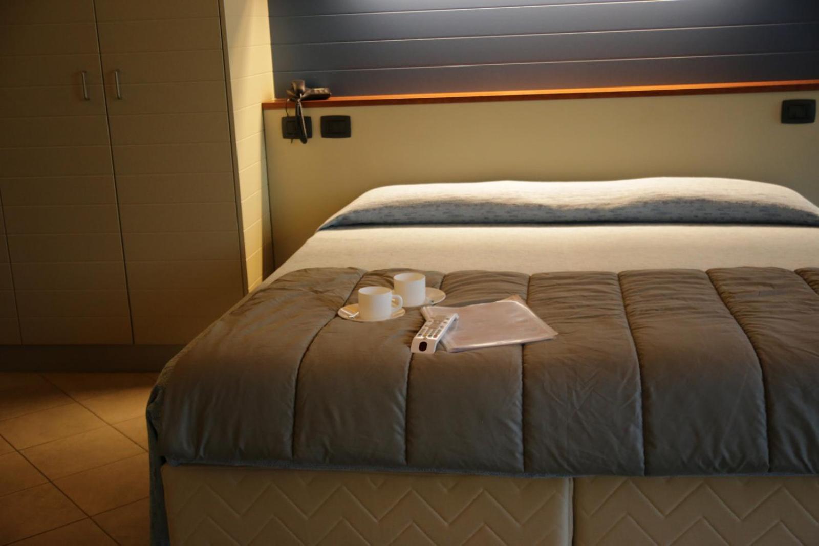 Standard Double Room - Photo 23