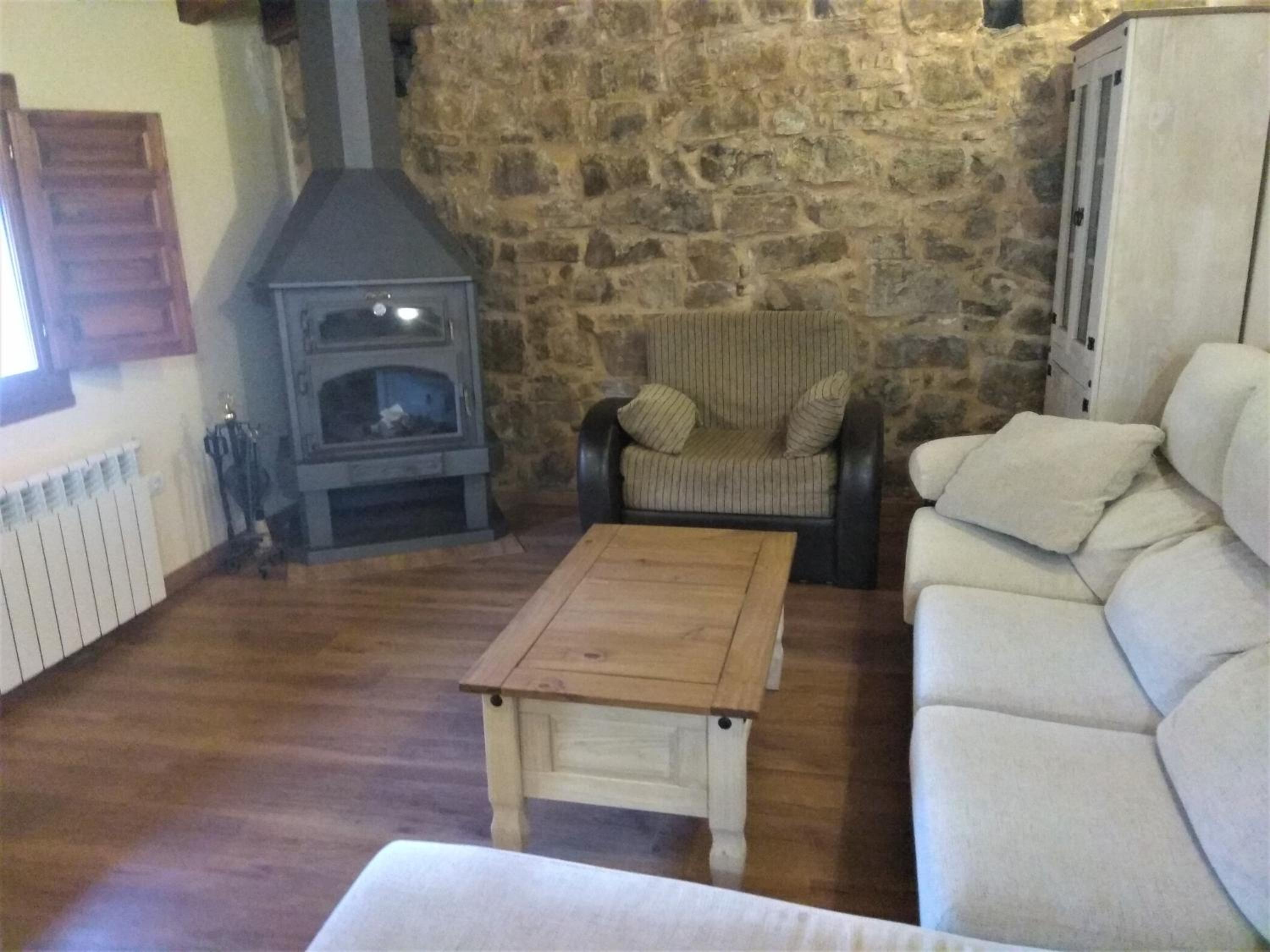 Six-Bedroom House photo 3