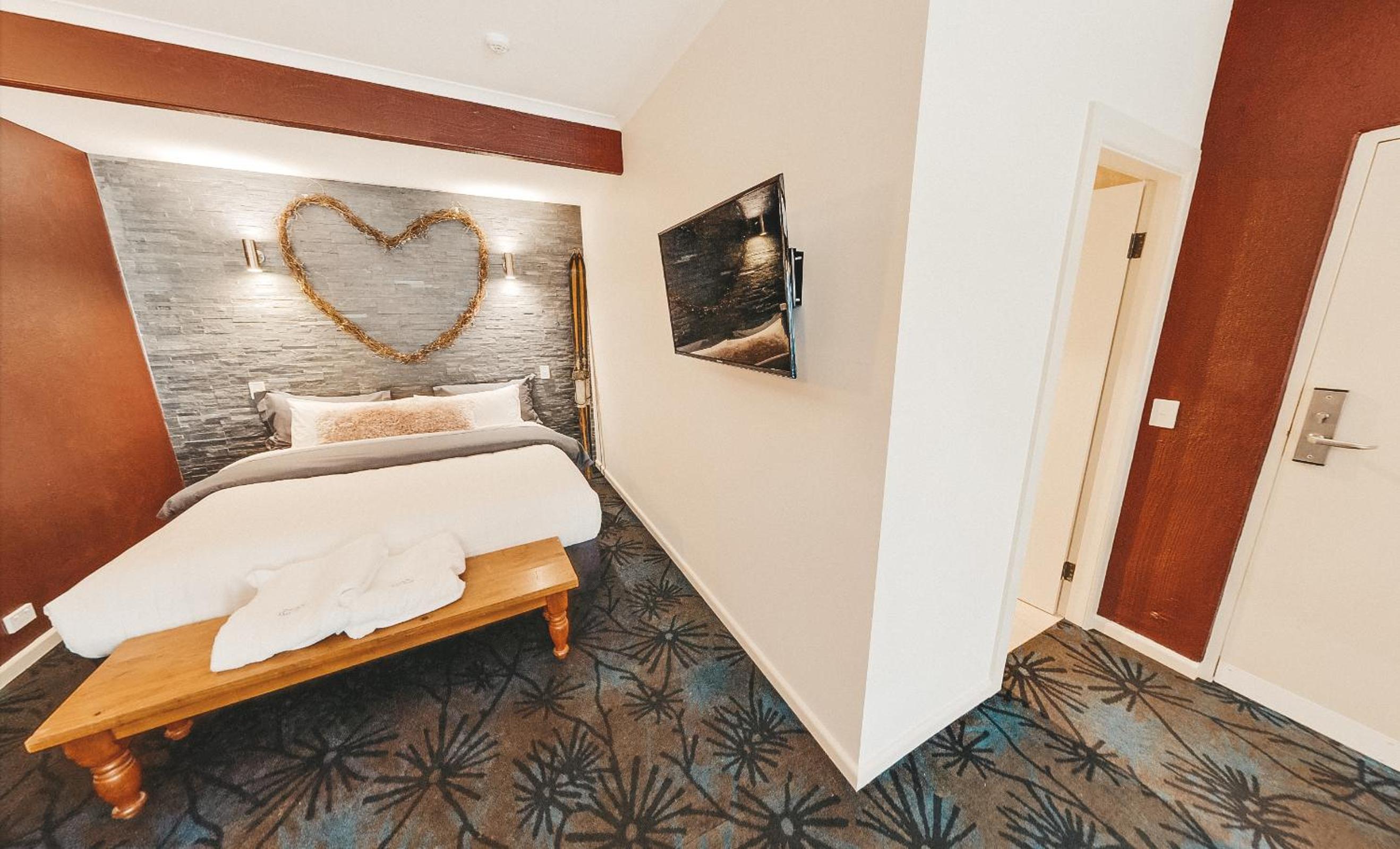 Superior King Suite photo 2