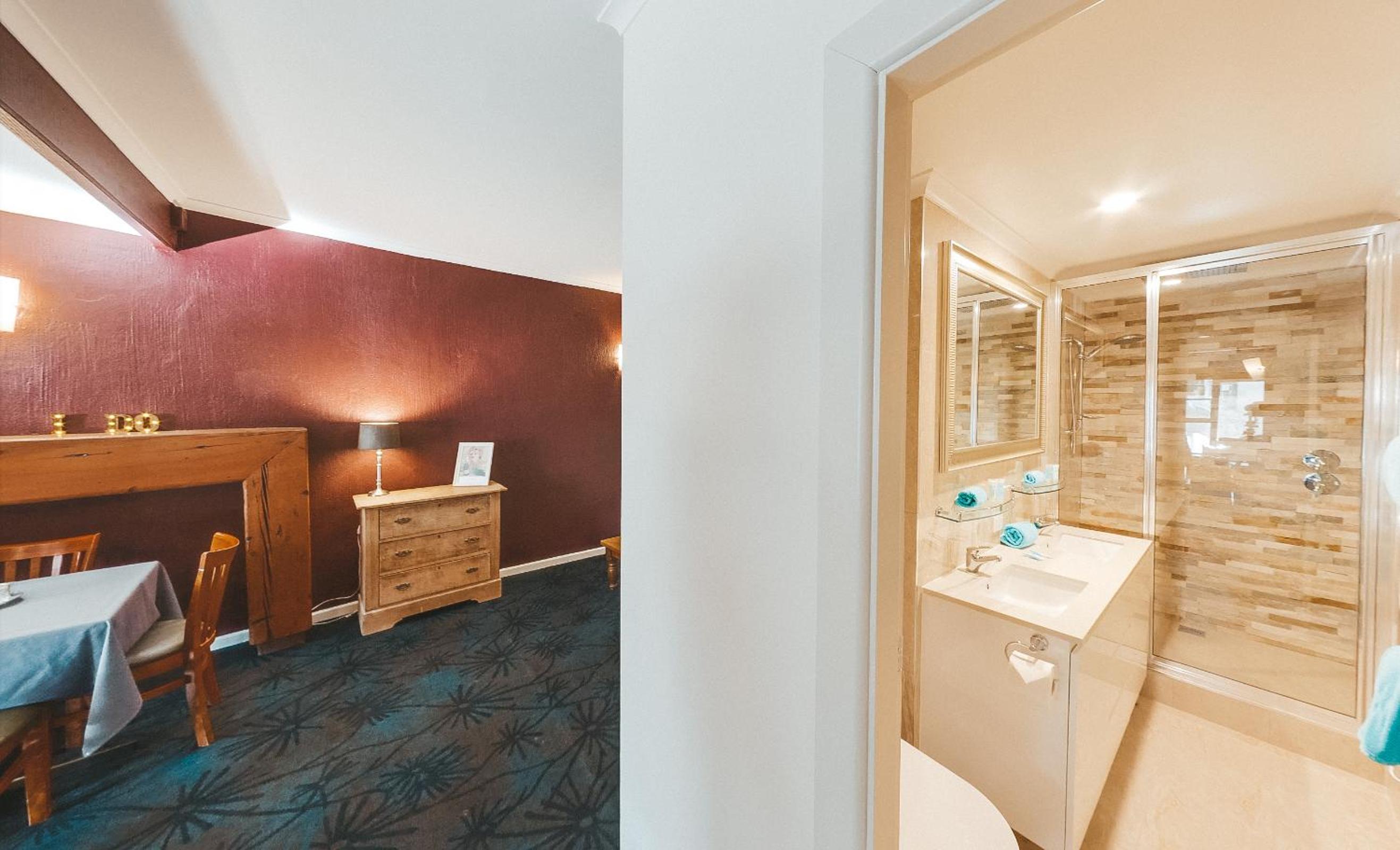 Superior King Suite photo 3