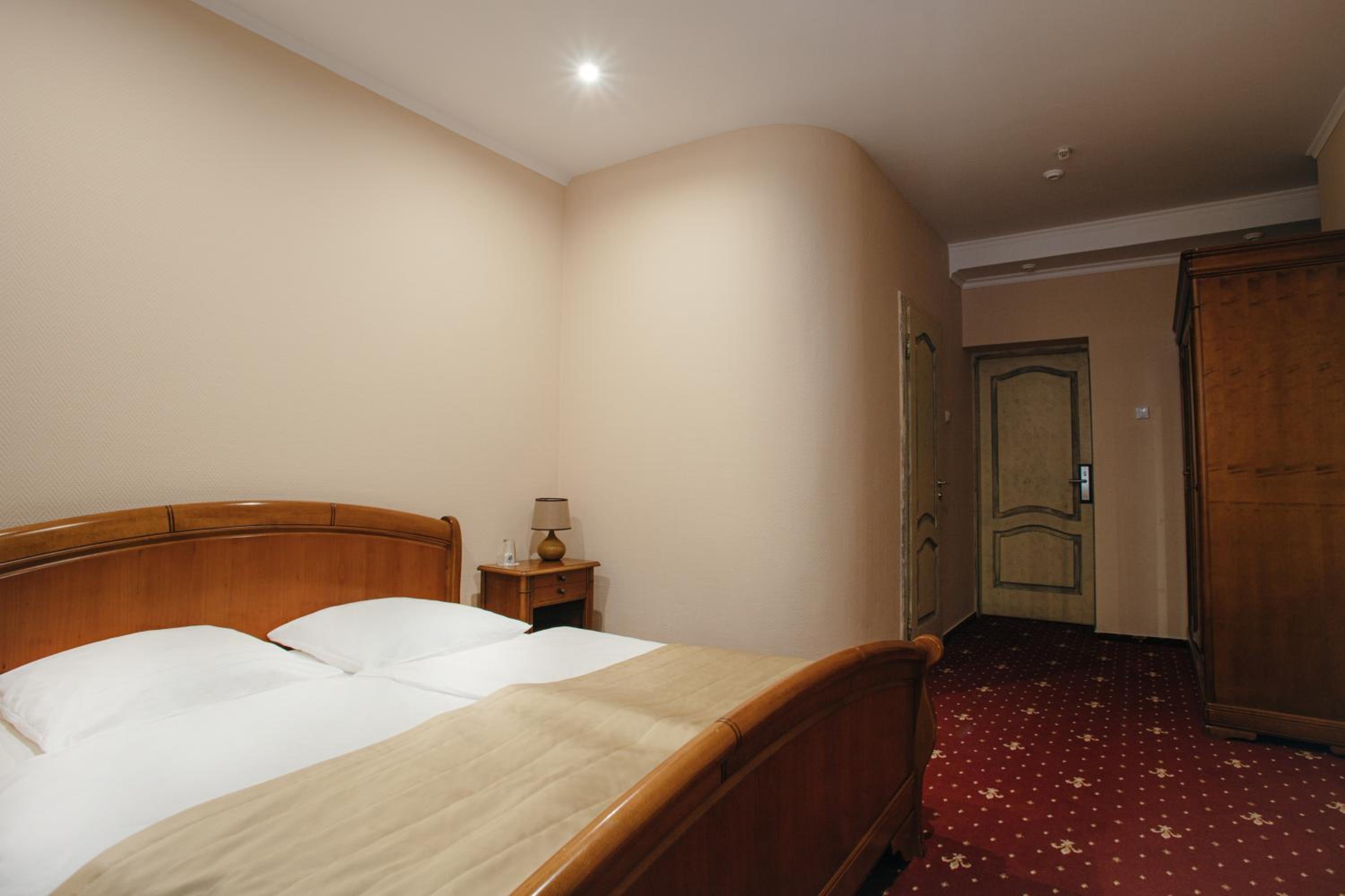 Standard Double or Twin Room photo 1