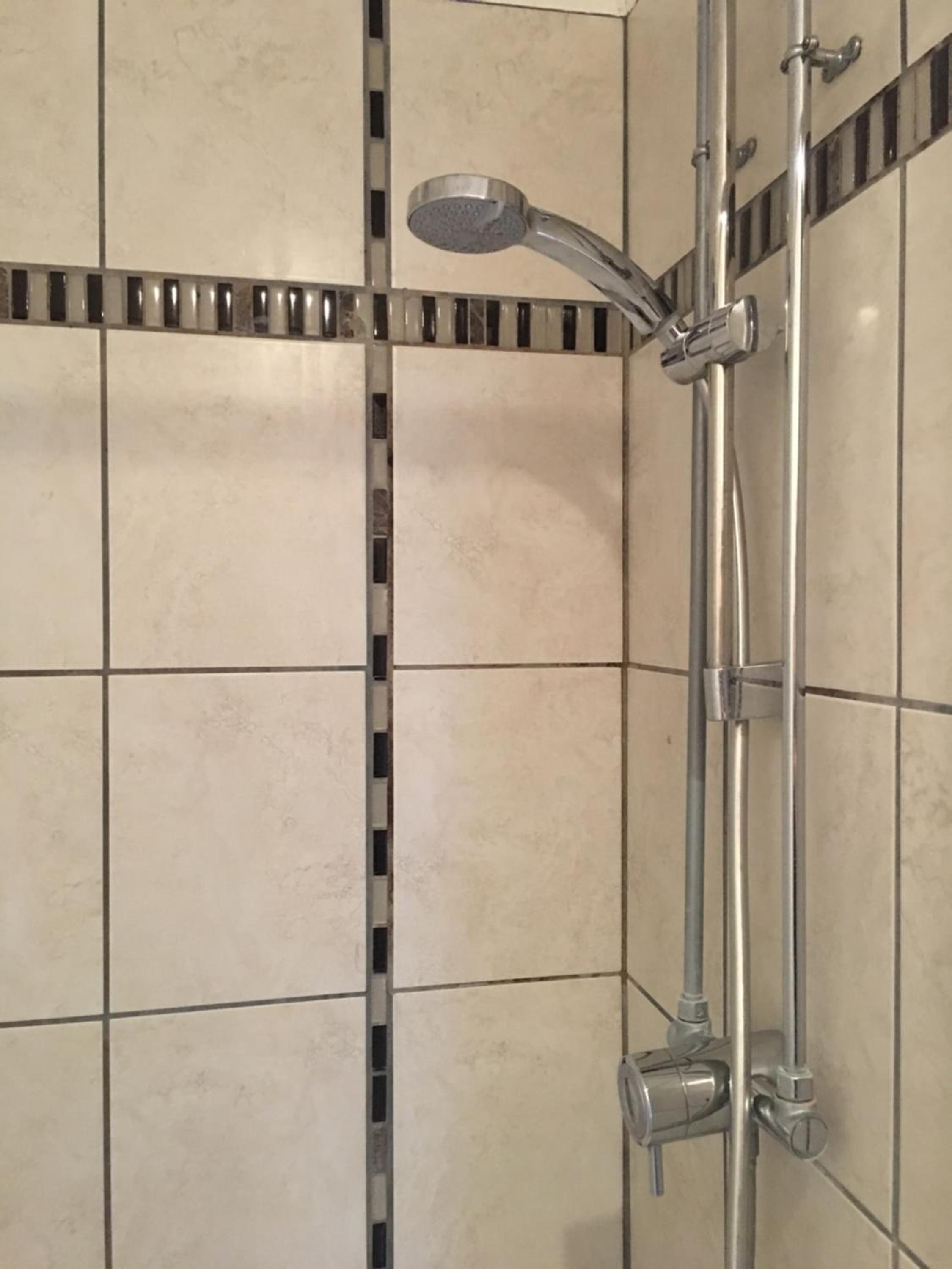 Double Room with Private Bathroom - Photo 9