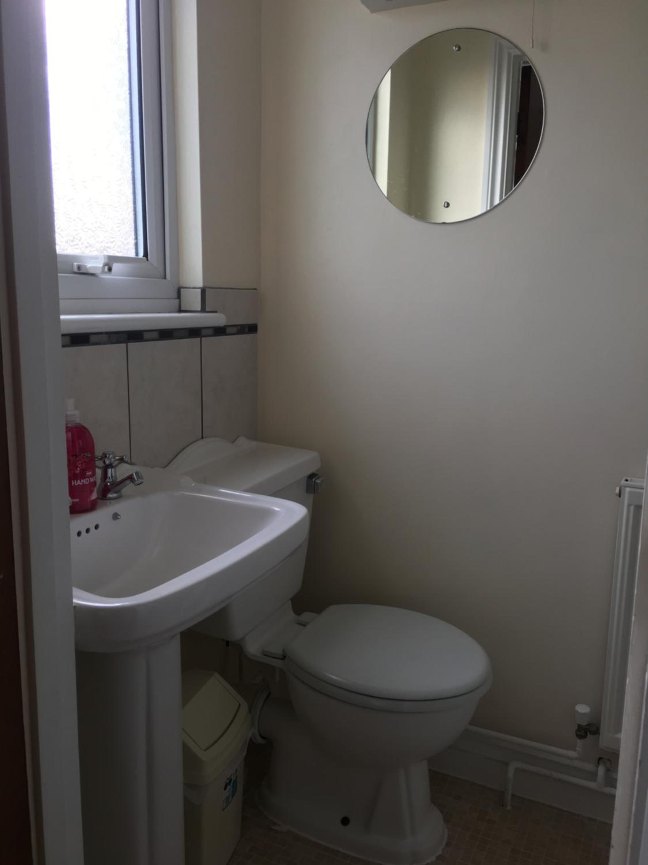 Double Room with Private Bathroom - Photo 8