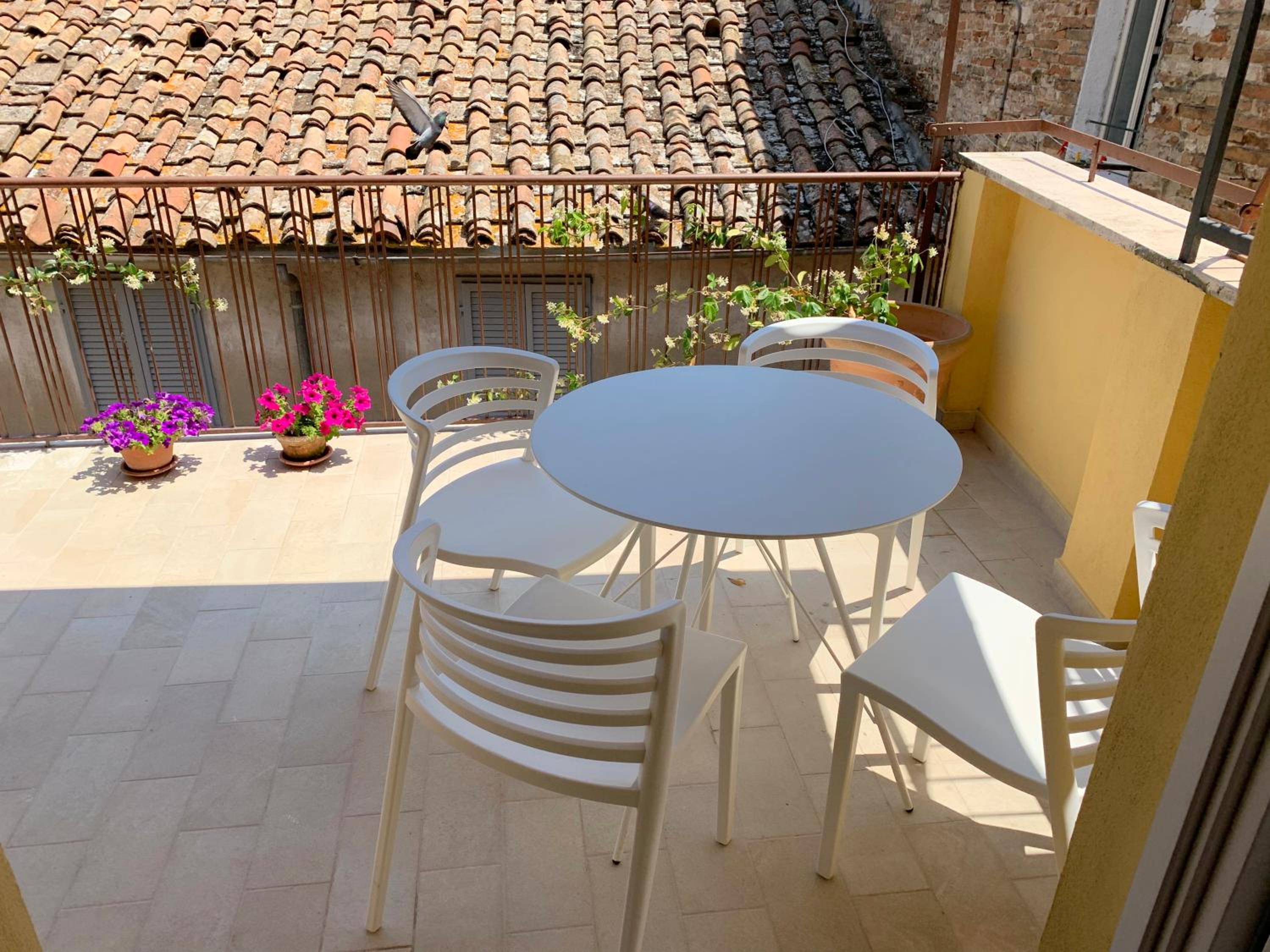 Apartment with Terrace - Photo 8