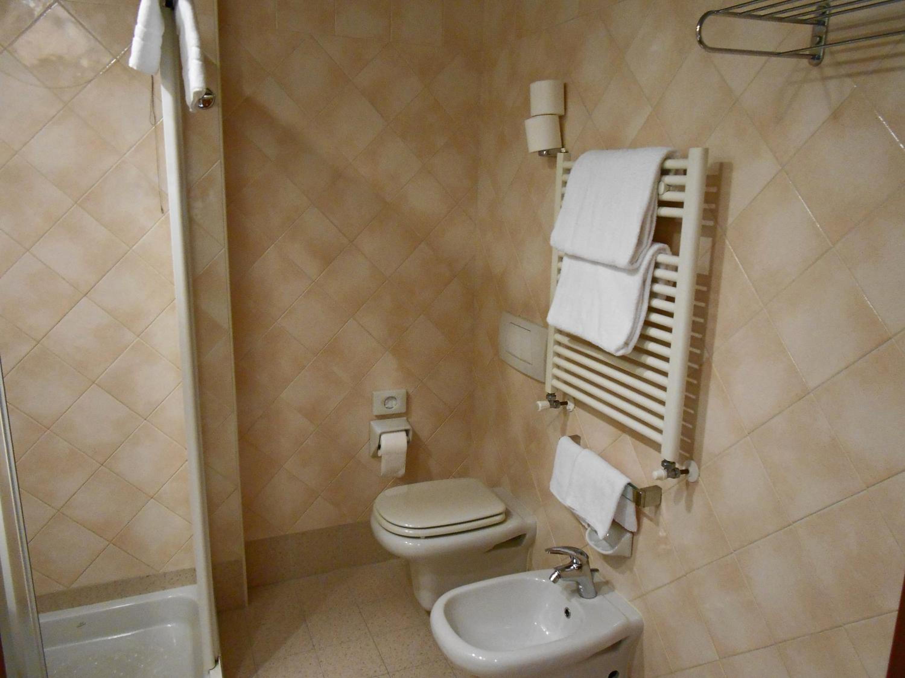 Comfort Twin/Double Room with Lateral Lake View photo 3