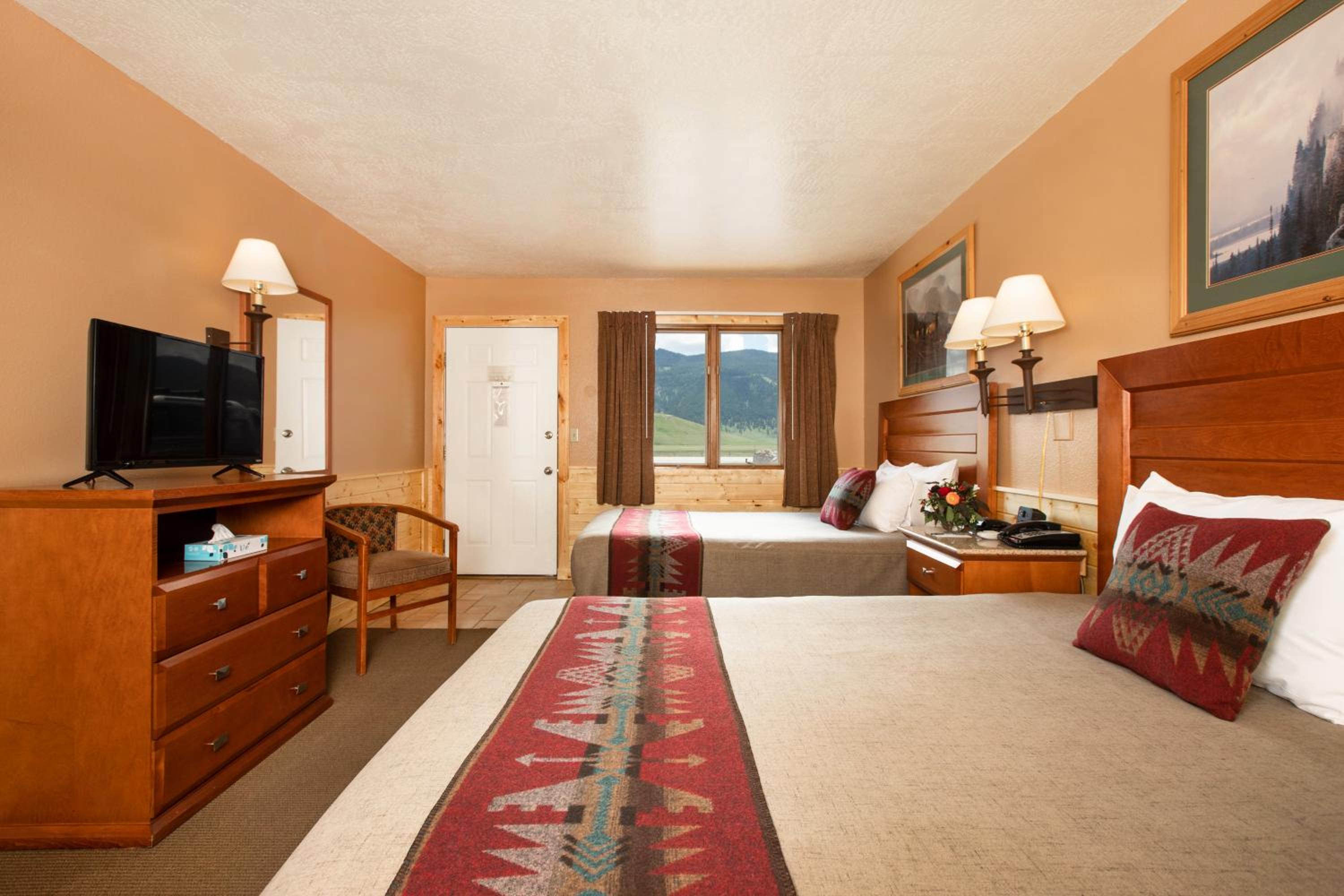 Queen Room with Two Queen Beds photo 1