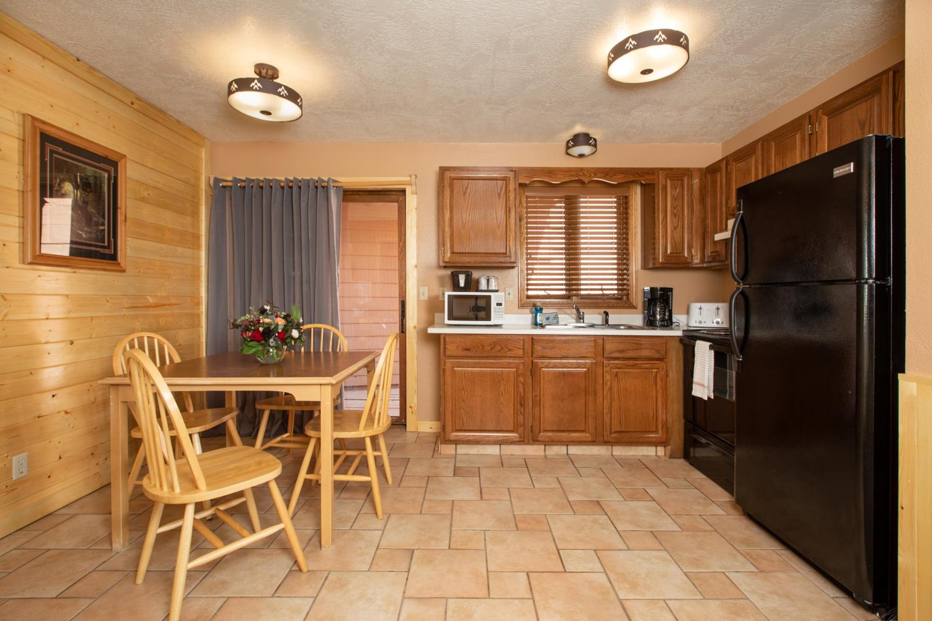 Deluxe Queen Room with Kitchen  photo 3