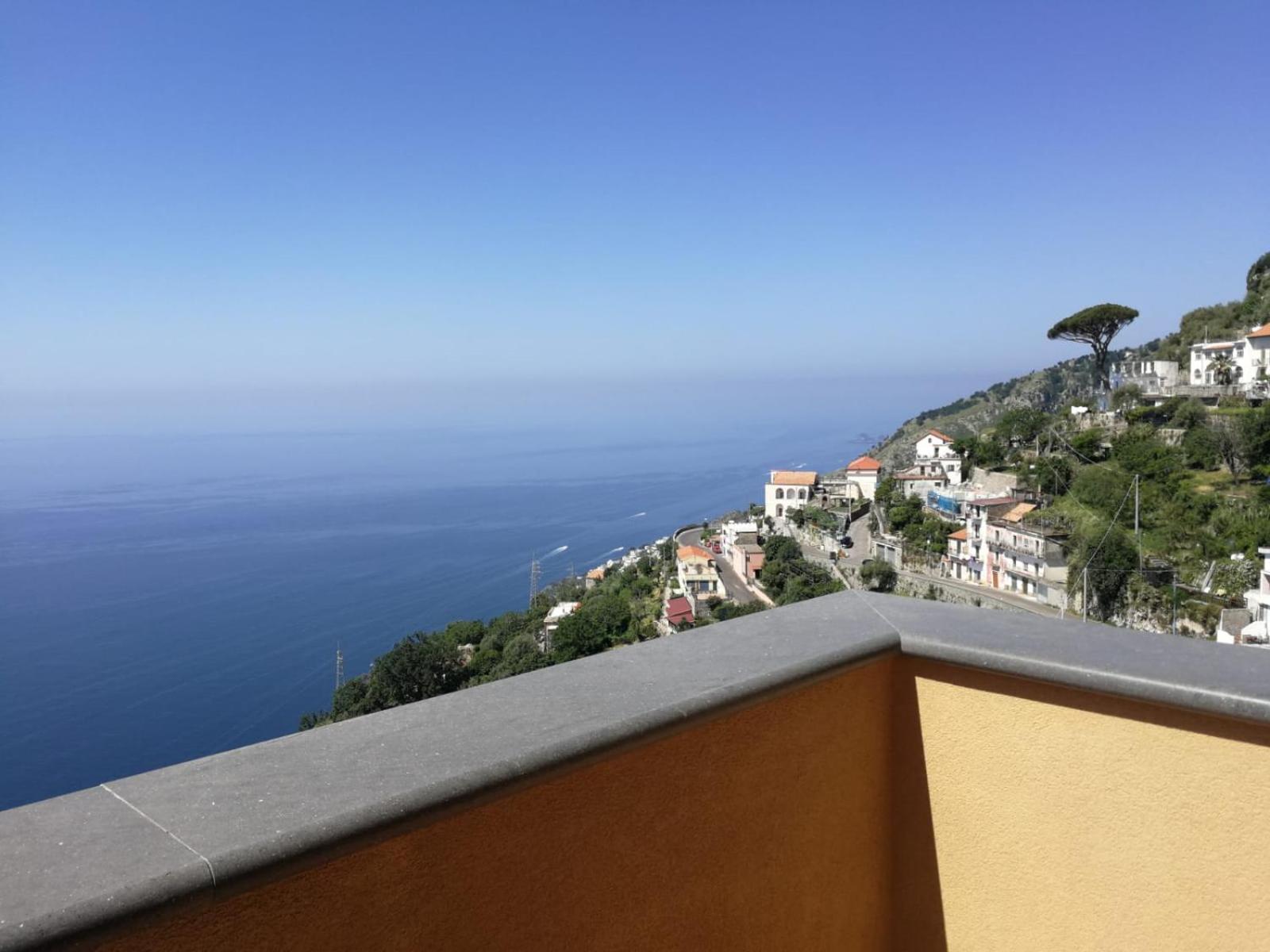 Deluxe Double Room with Balcony and Sea View photo 3