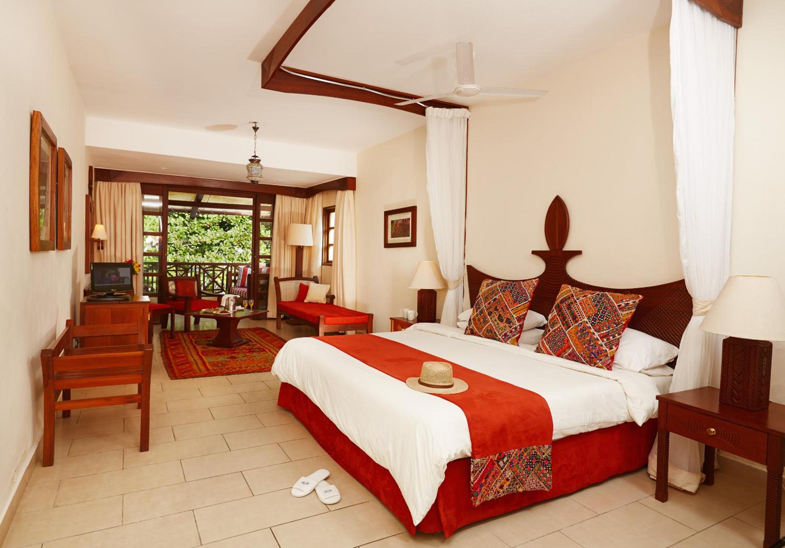 Suite - Photo 1