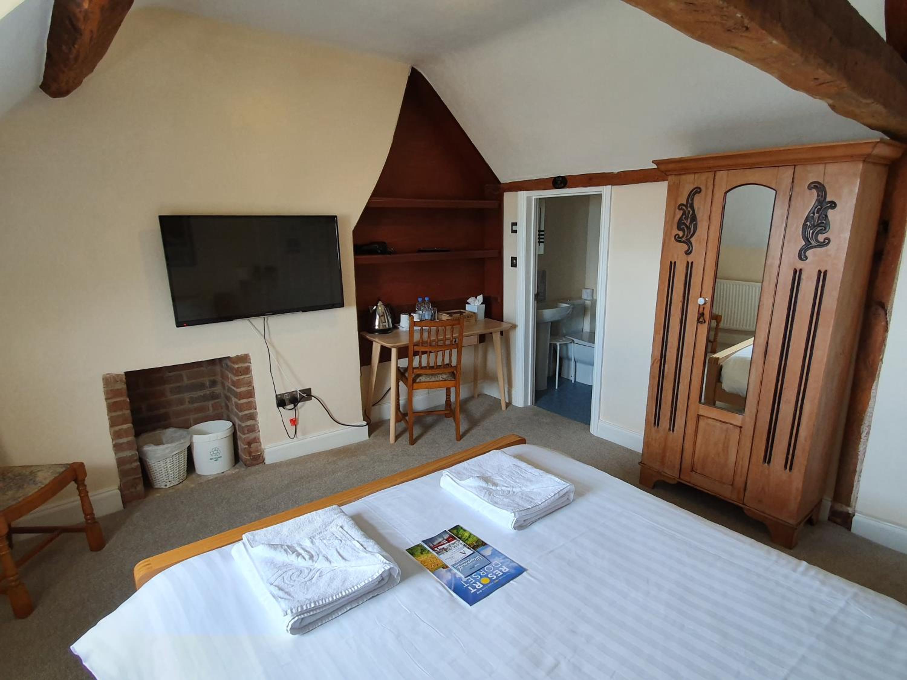 Queen Room with Sea View - Photo 6