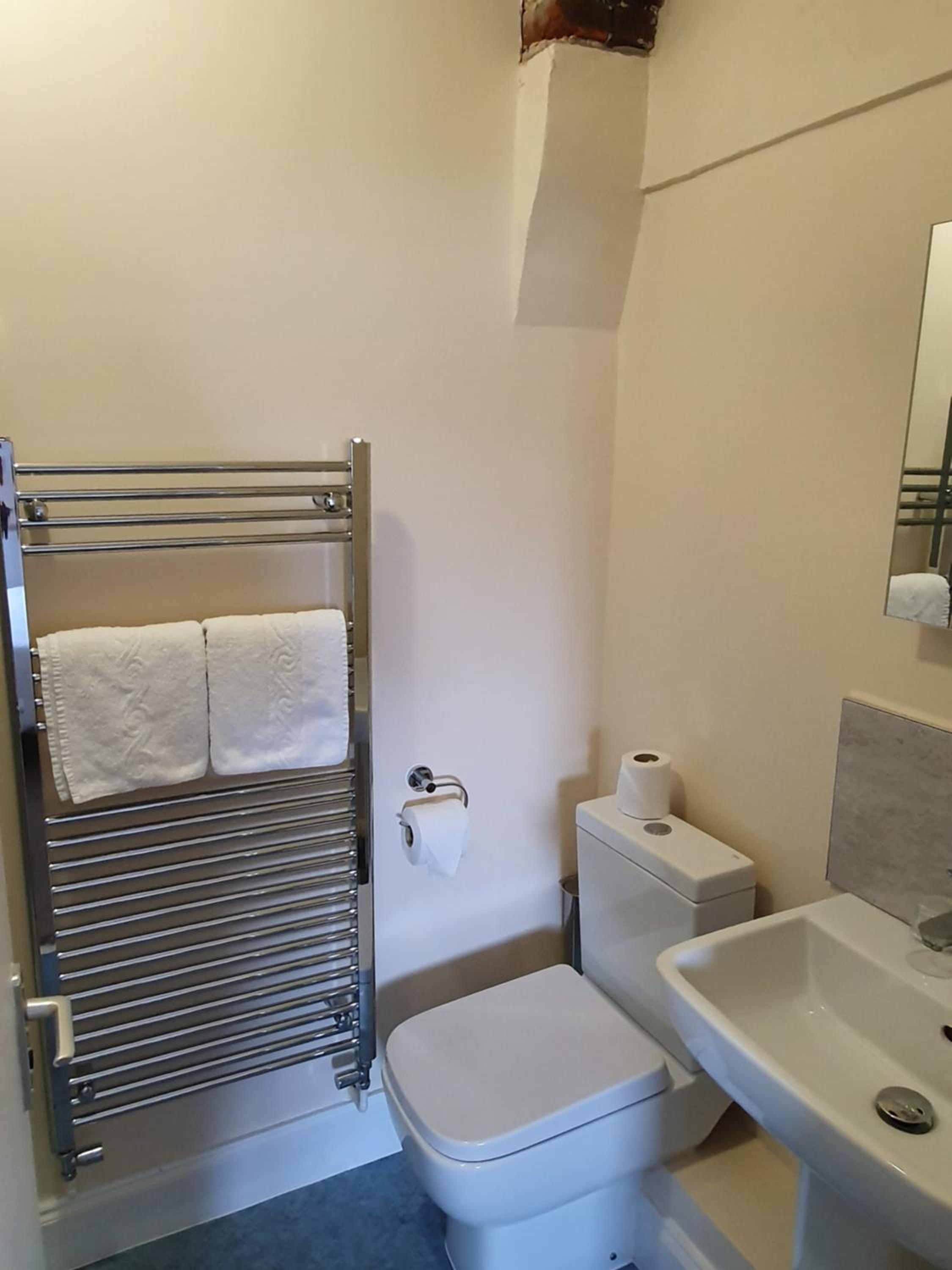 Queen Room with Sea View - Photo 8
