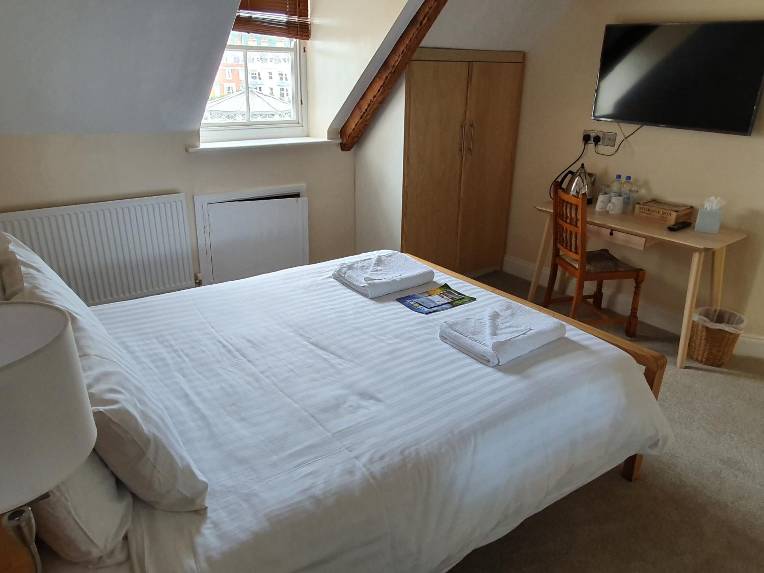 Queen Room with Sea View - Photo 4