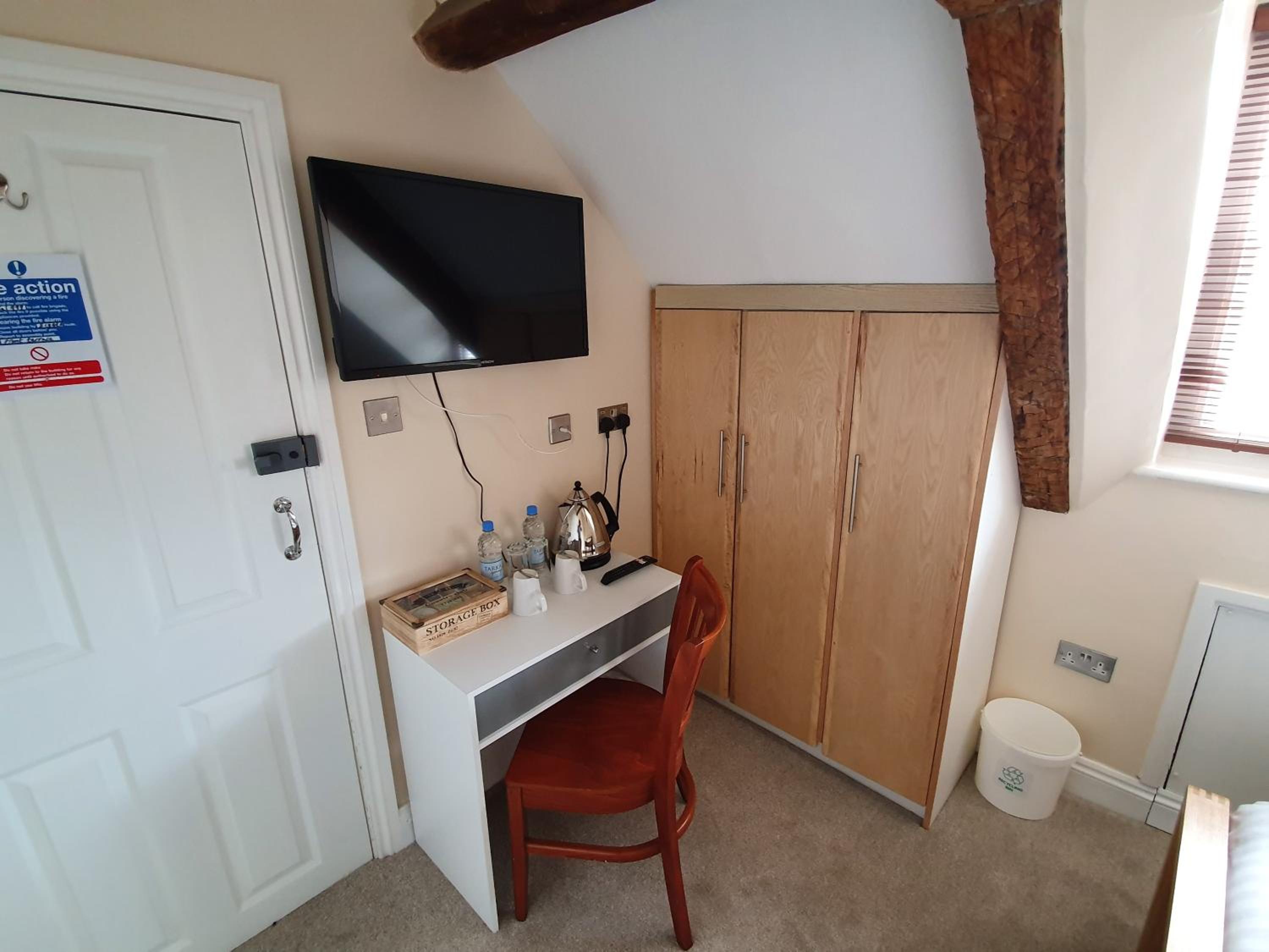 Standard Double Room - Photo 7
