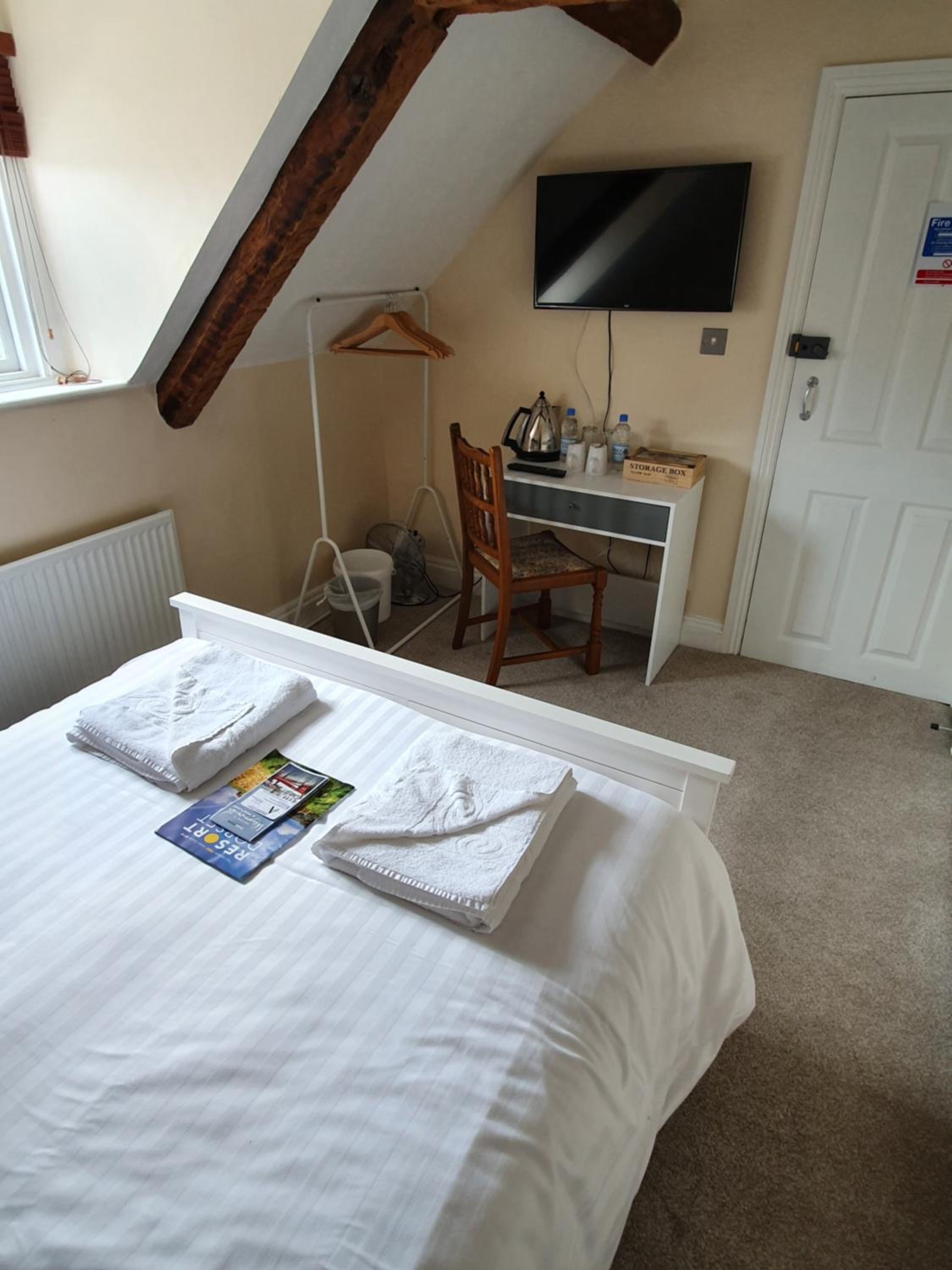 Standard Double Room - Photo 6