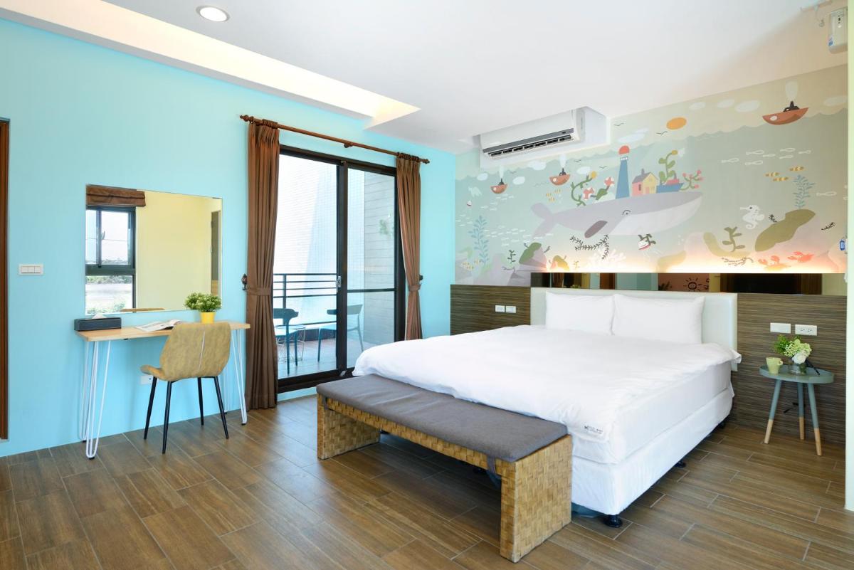Deluxe Double Room (2 Adults + 1 Child) photo 2