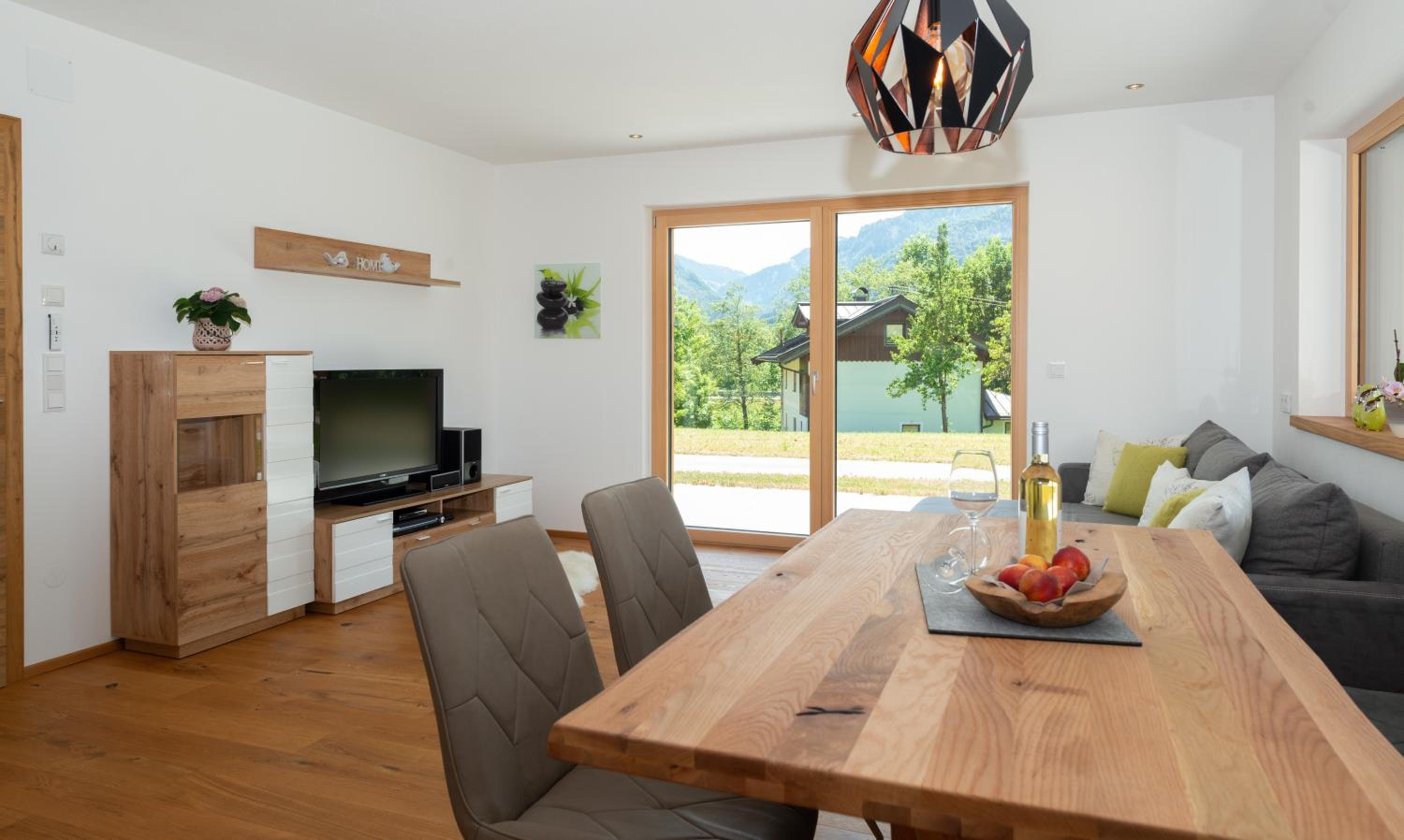 Apartment with Mountain View photo 2