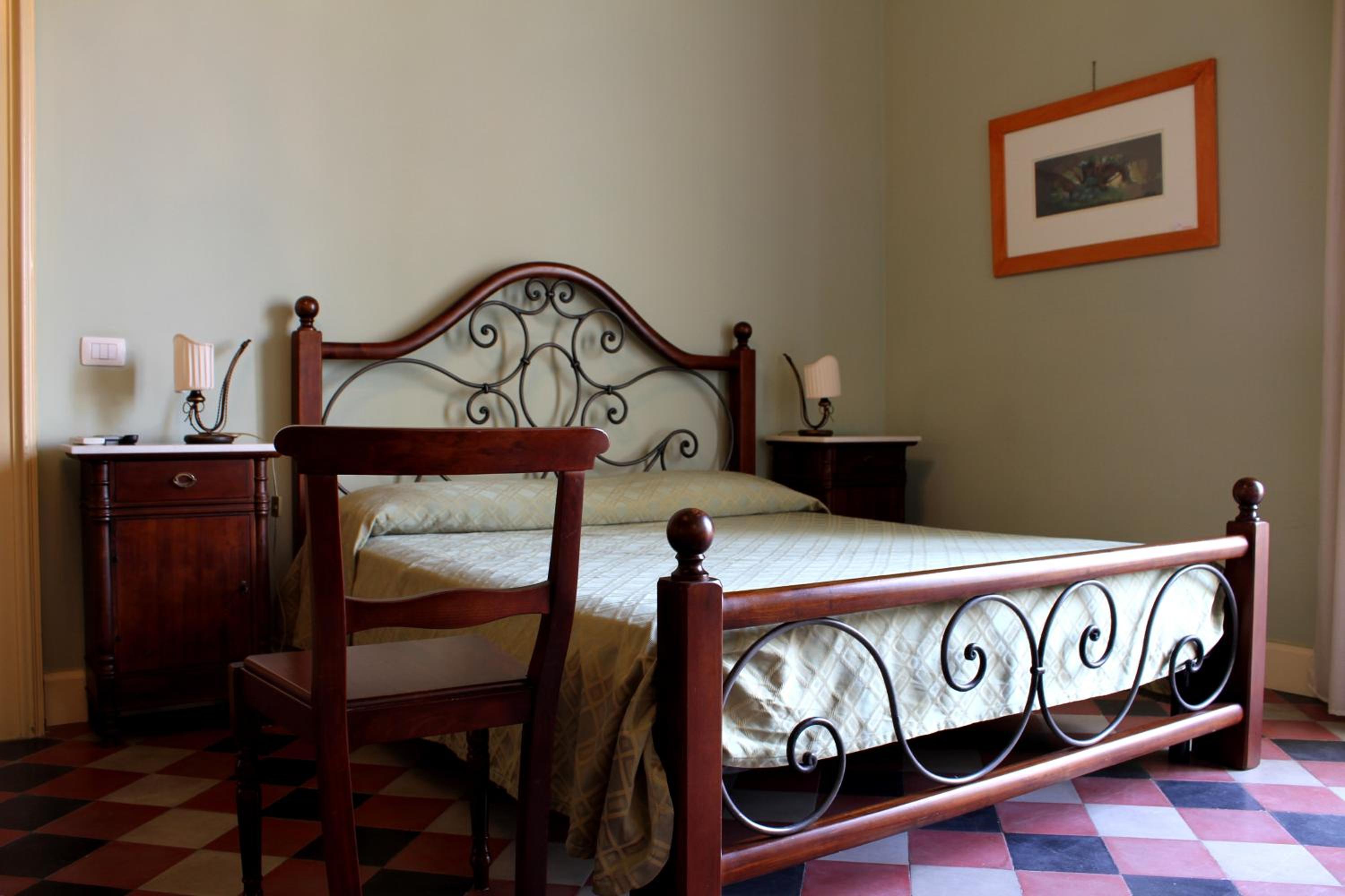 Quadruple Room with Balcony - Photo 13