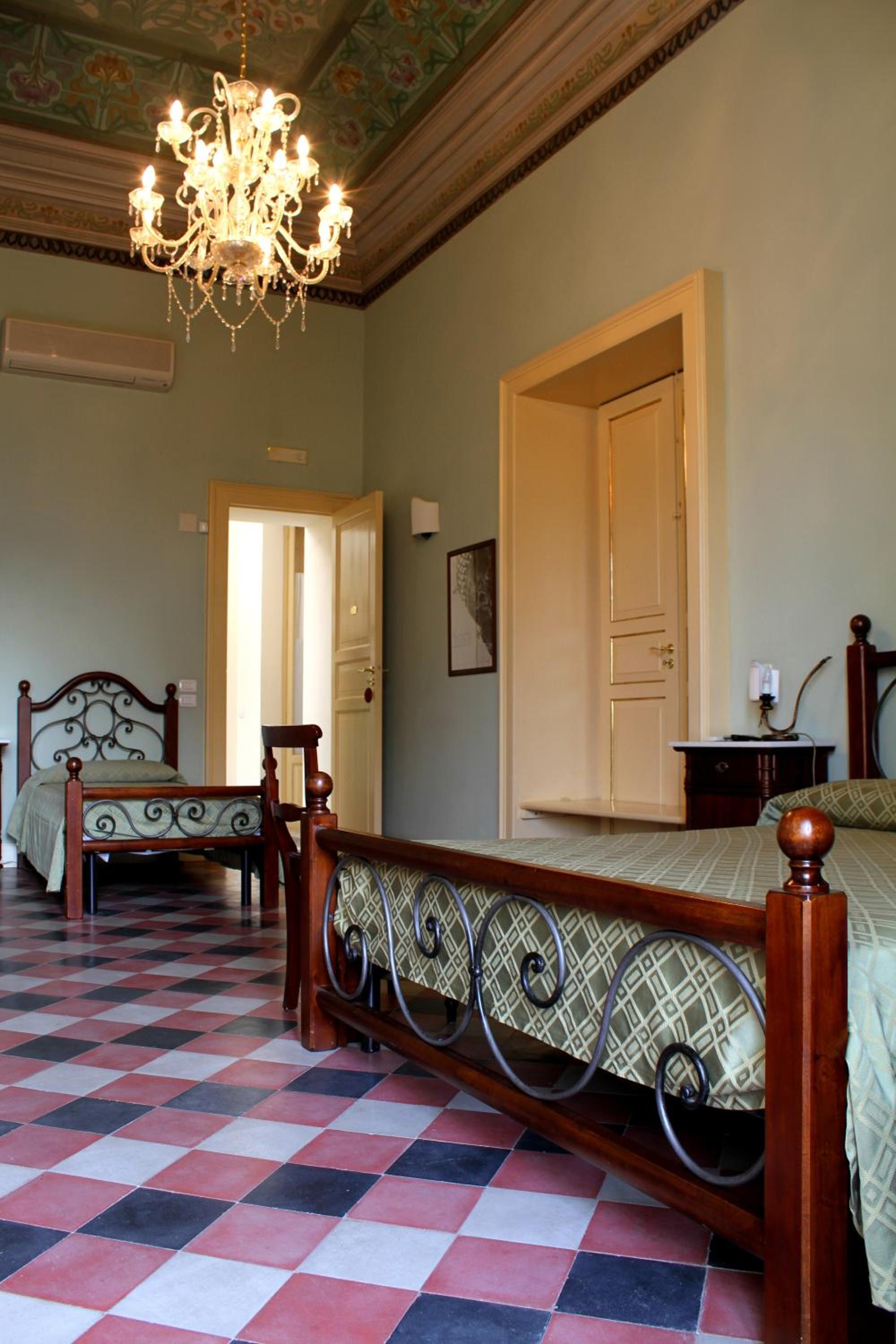 Triple Room with Balcony - Photo 6