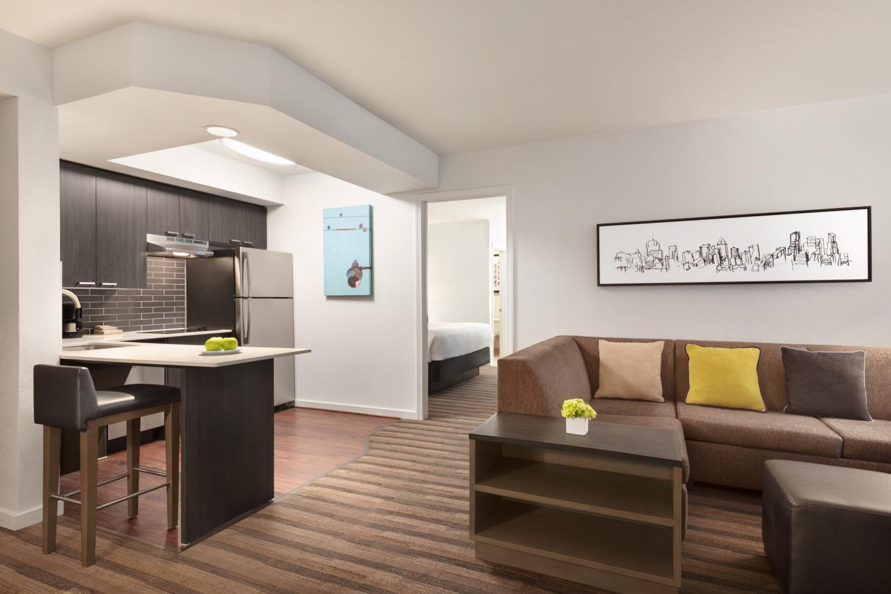 Queen Room with Accessible Tub - Disability Access - Photo 8
