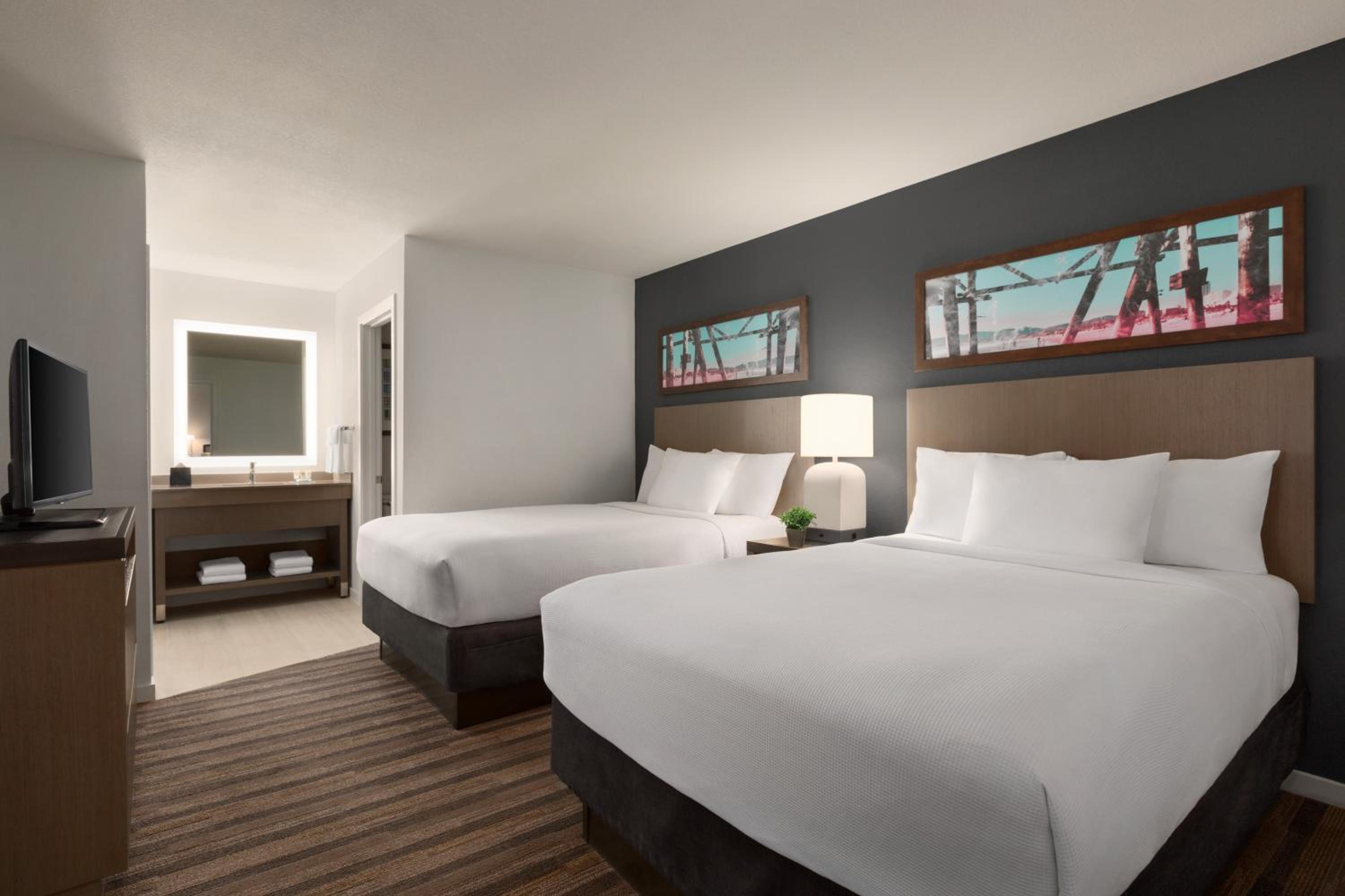 One-Bedroom Suite with Two Double Beds - Photo 4
